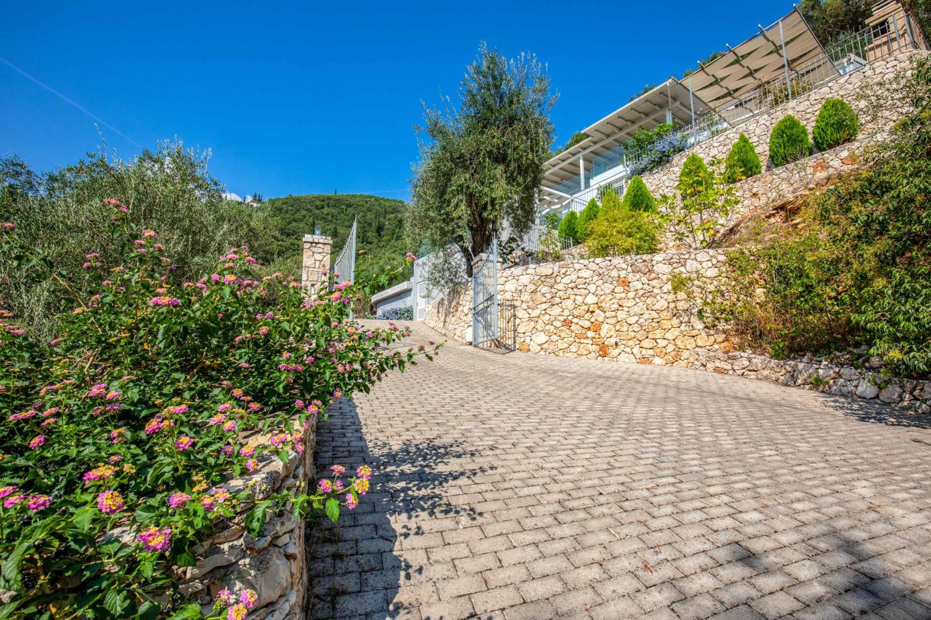 Villa photo 2