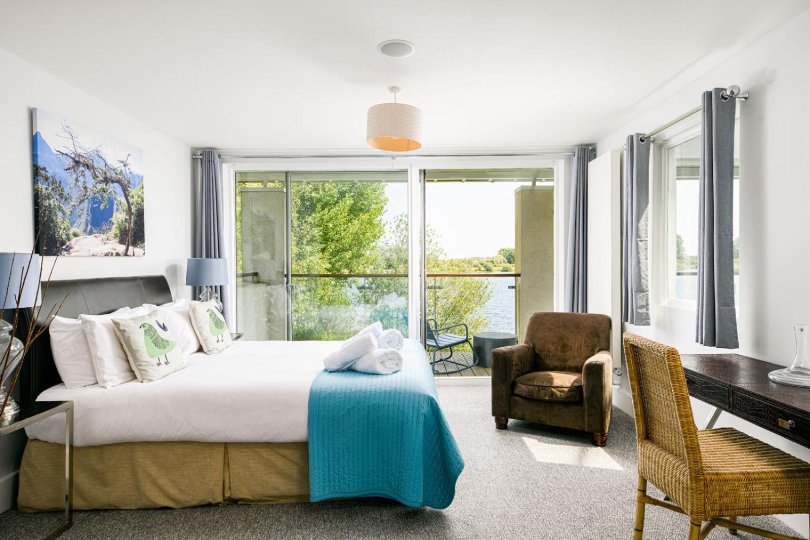 Five-Bedroom House photo 1