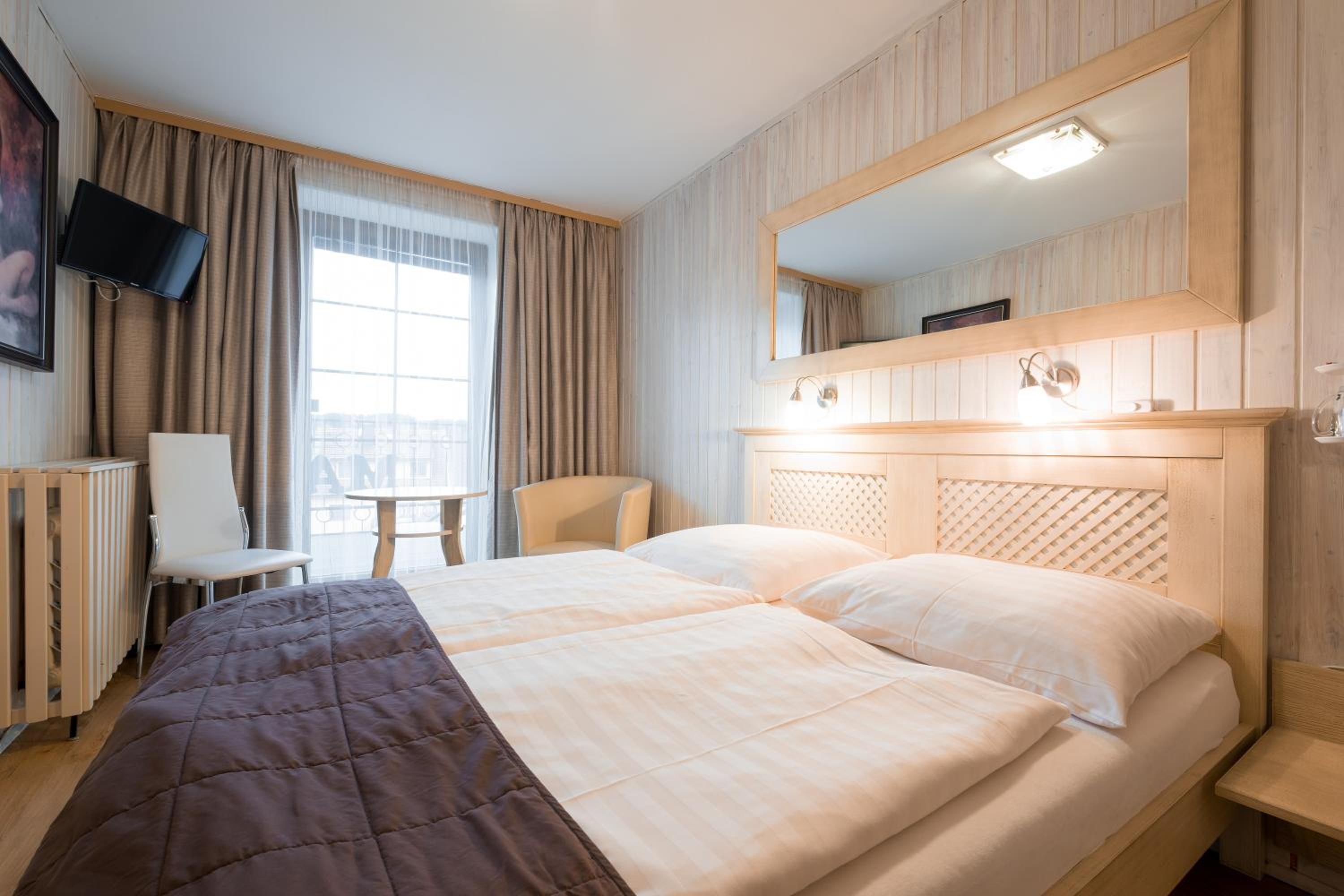 Double Room with Balcony and Wellness Access photo 3