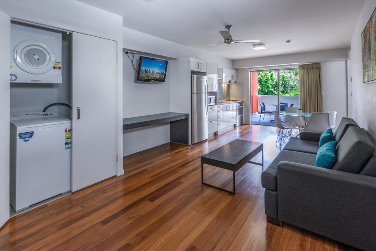 Two-Bedroom Suite - Triple - Photo 21