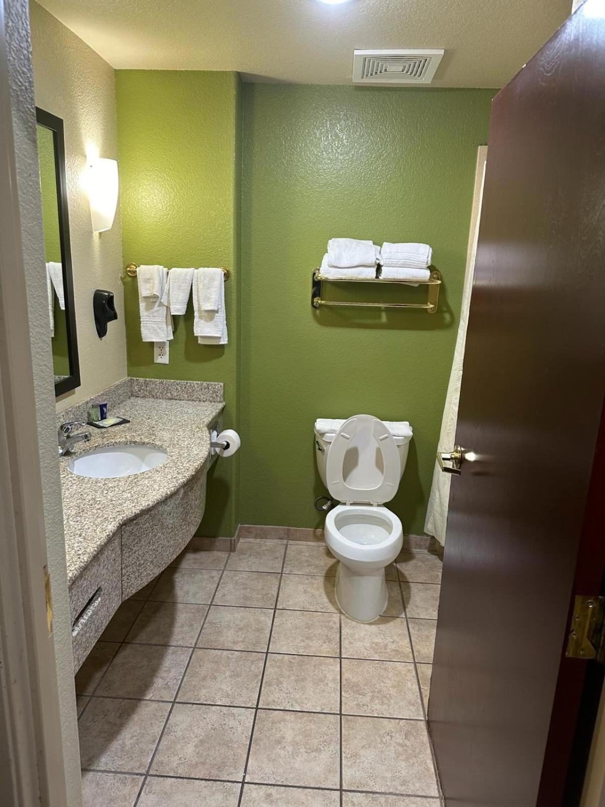 King Suite - Accessible/Non-Smoking - Photo 4