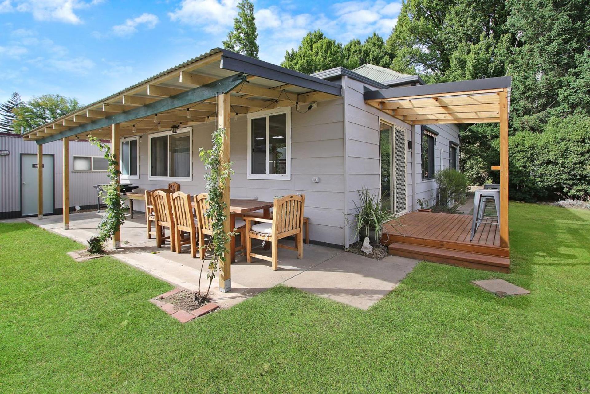 Five-Bedroom House photo 3