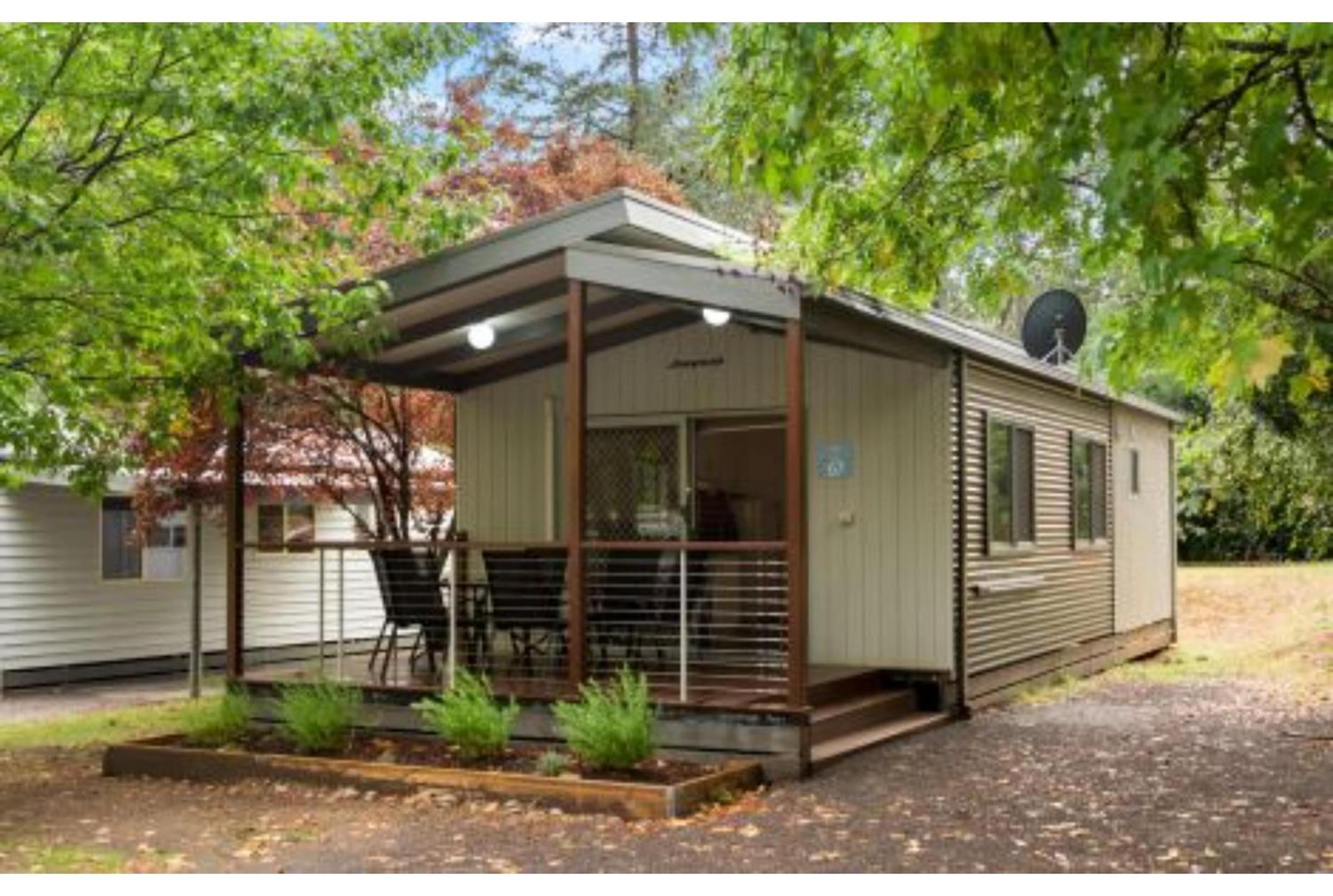 Superior Three-Bedroom Cabin photo 2