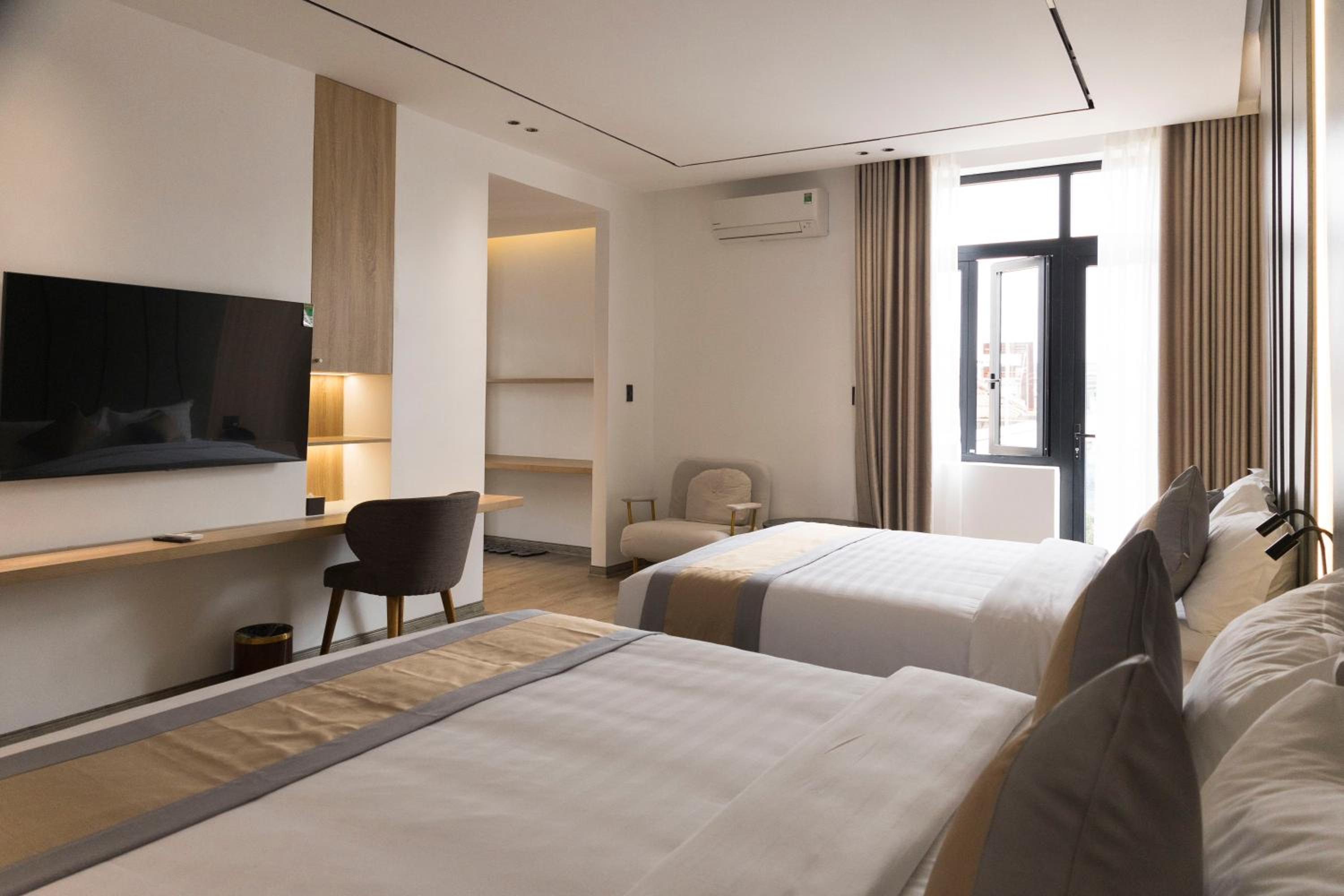 Deluxe Family Suite photo 1