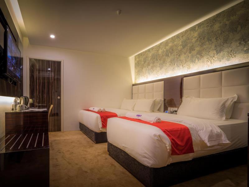Deluxe Triple Room (No Window) photo 2