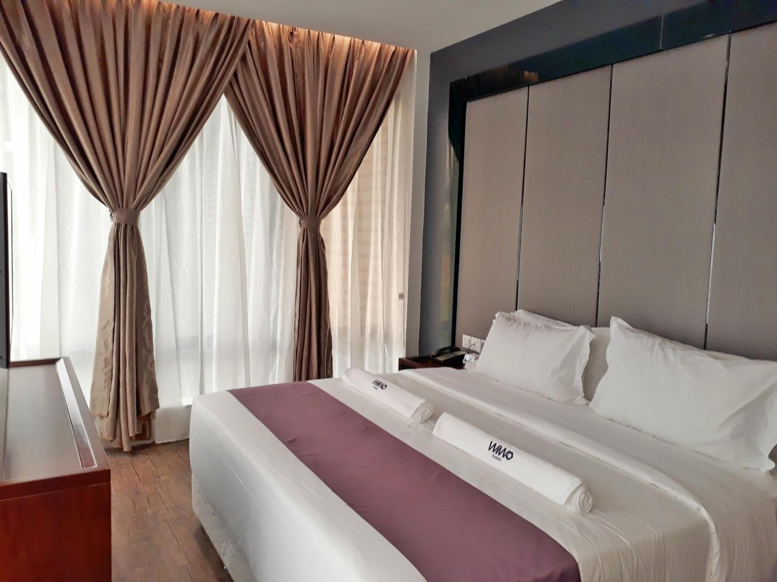 Premier King Room photo 3
