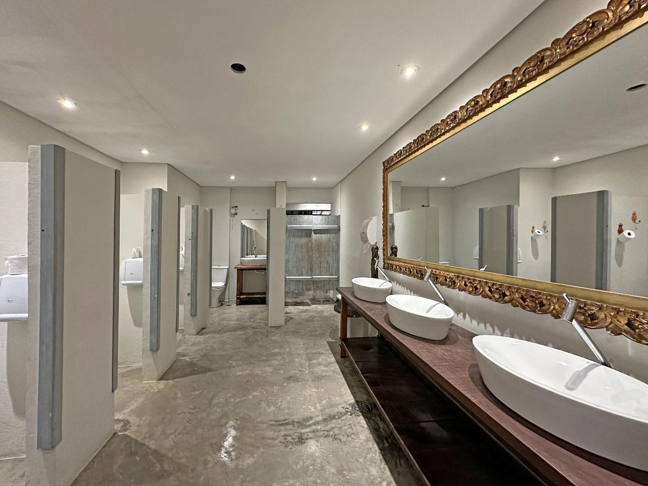 Superior Suite with Sea View - Photo 15