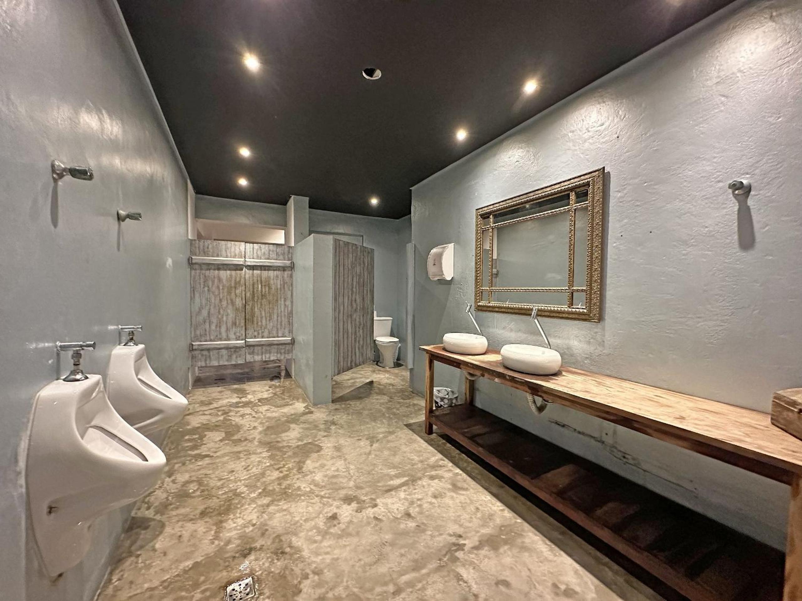 Superior Suite with Sea View - Photo 16