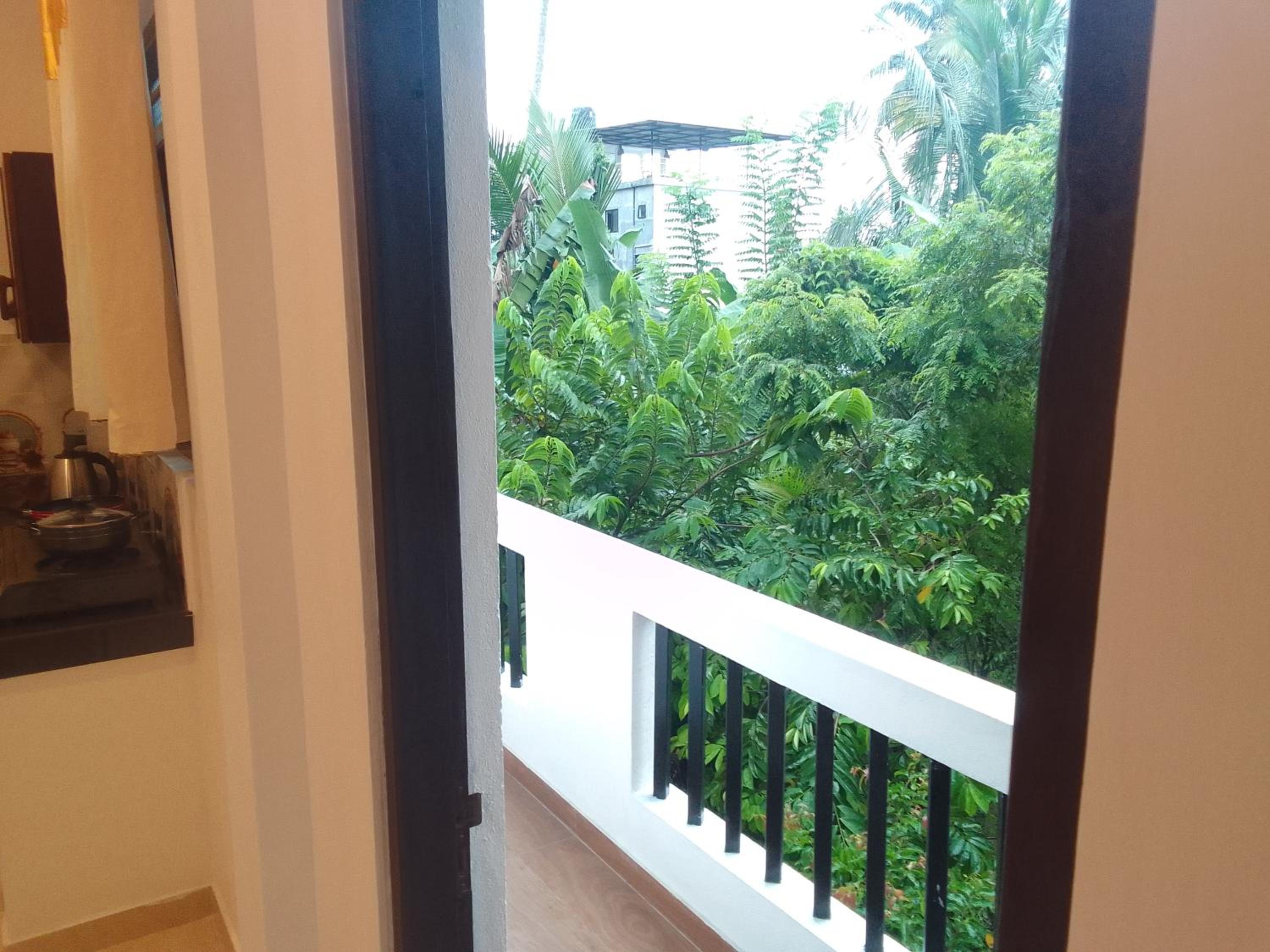 Deluxe Double Room with Balcony photo 2