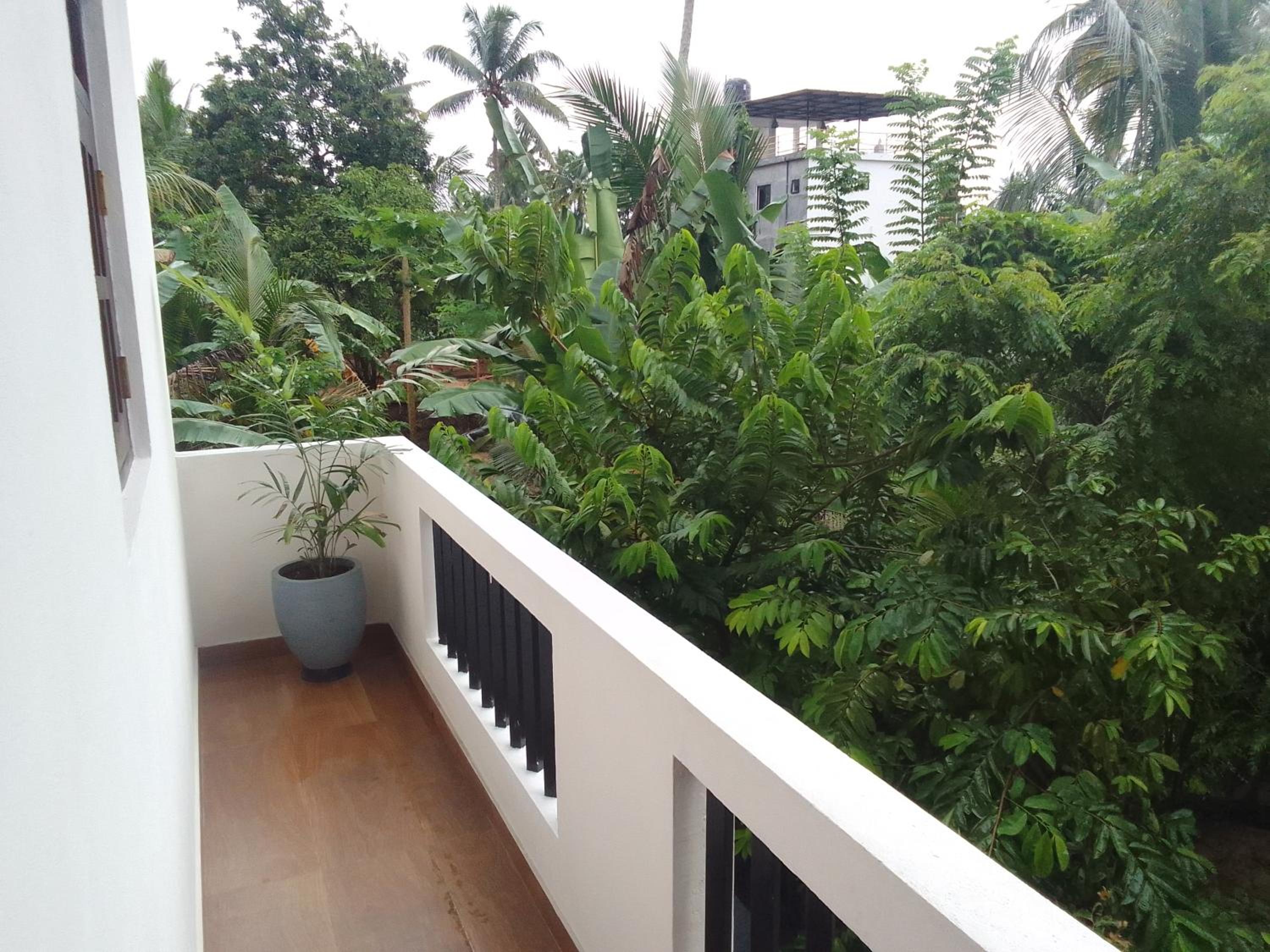 Deluxe Double Room with Balcony photo 3