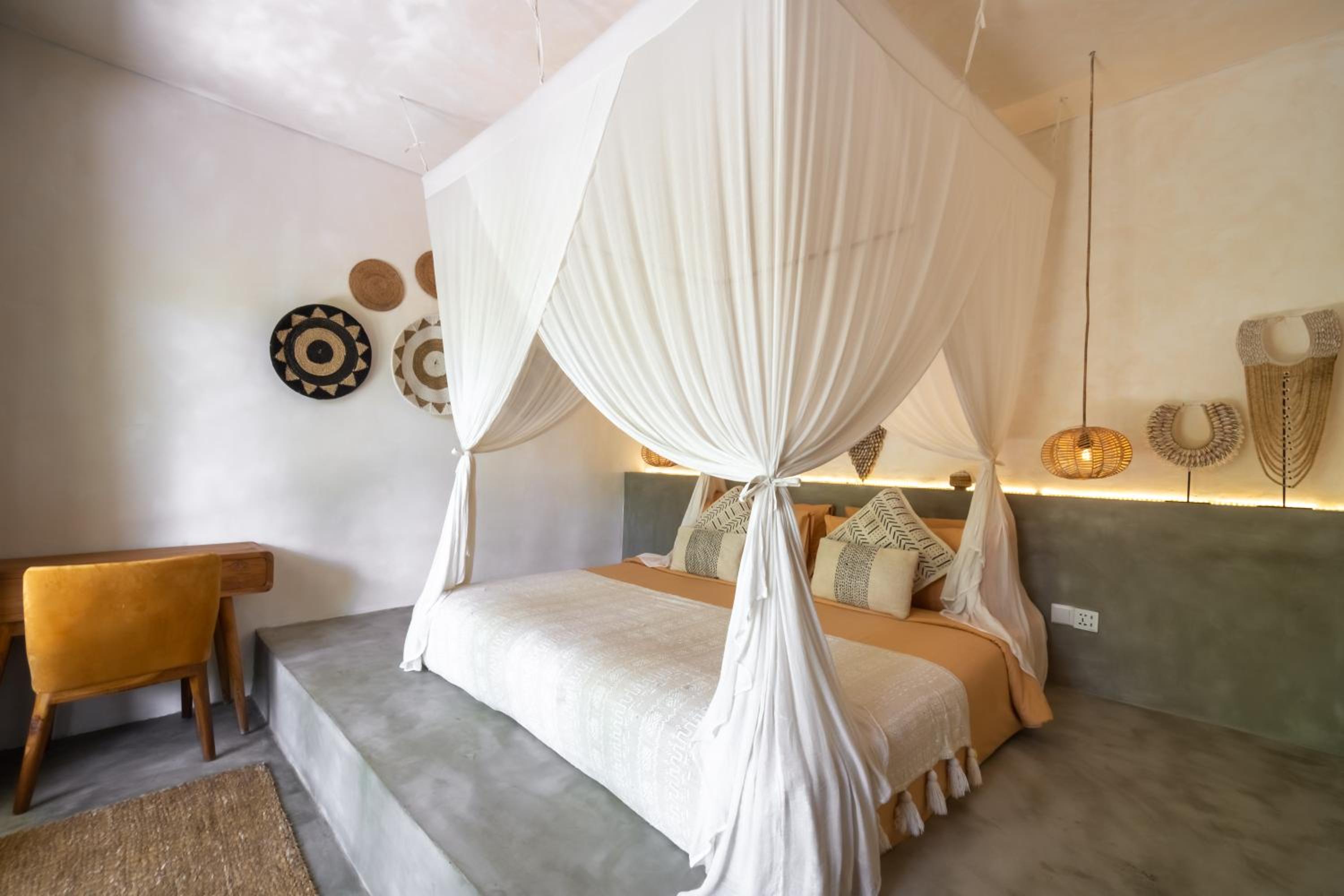 King Deluxe or Twin Room with bathtub - Photo 1