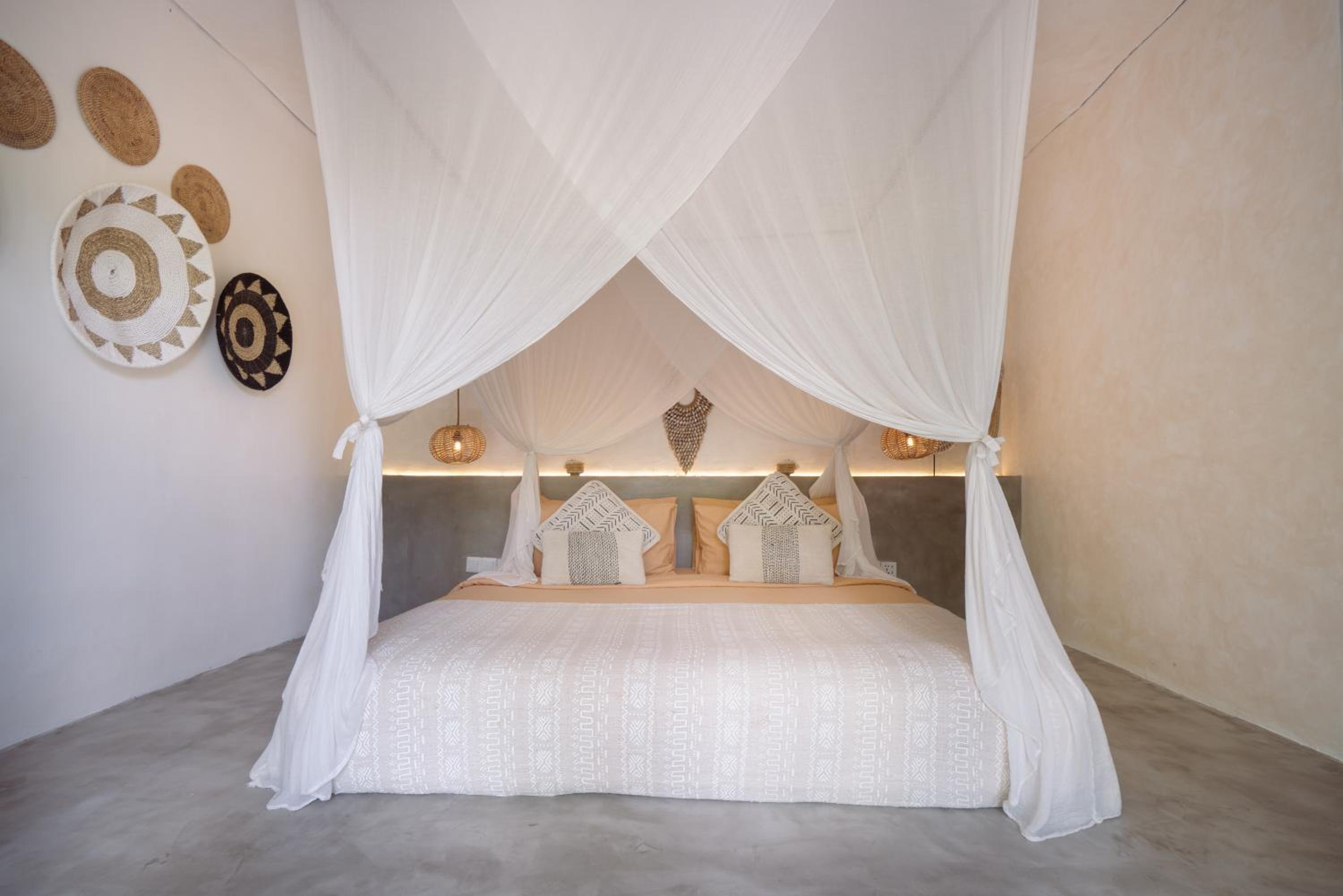 King Deluxe or Twin Room with bathtub - Photo 4