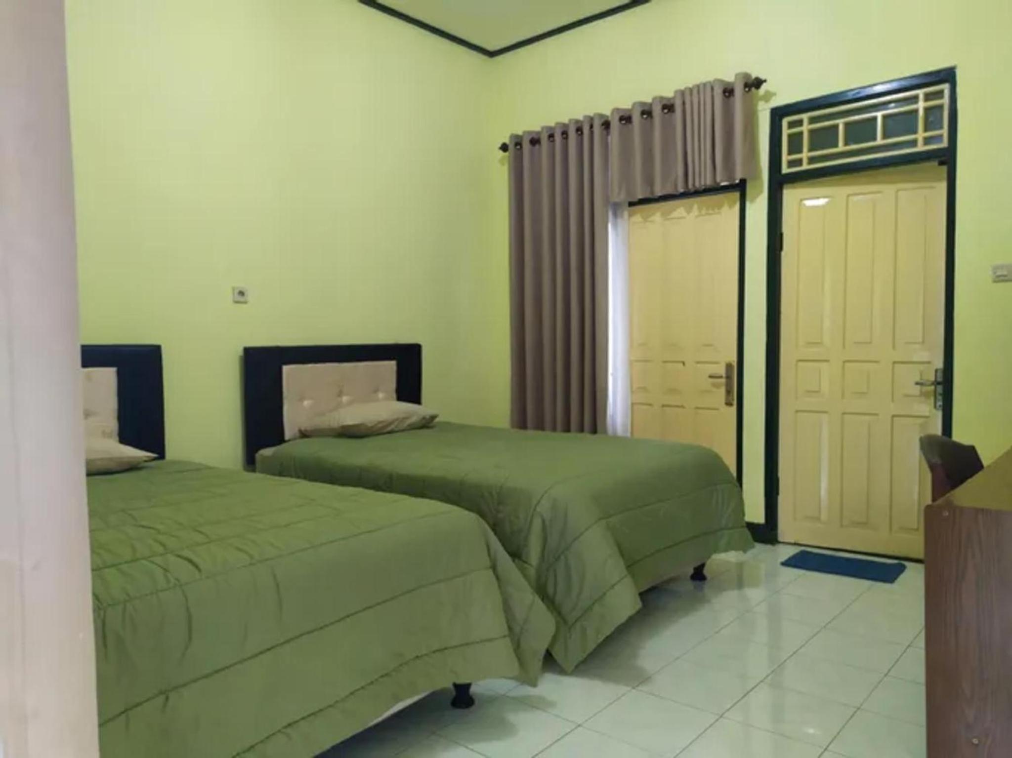 Standard Twin Room - Without Water Heater - Photo 1