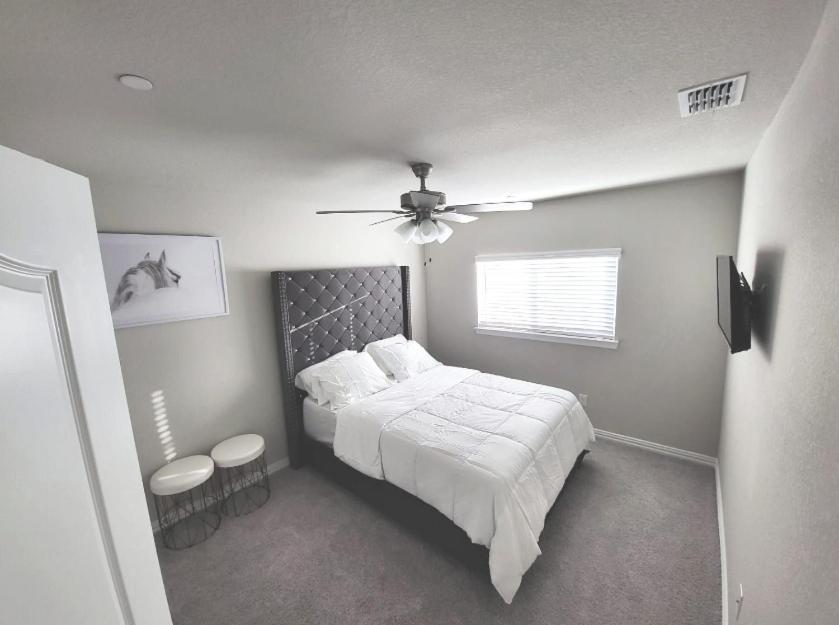Three-Bedroom Apartment photo 1