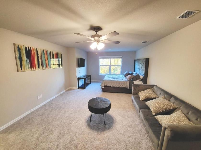 Three-Bedroom Apartment photo 2