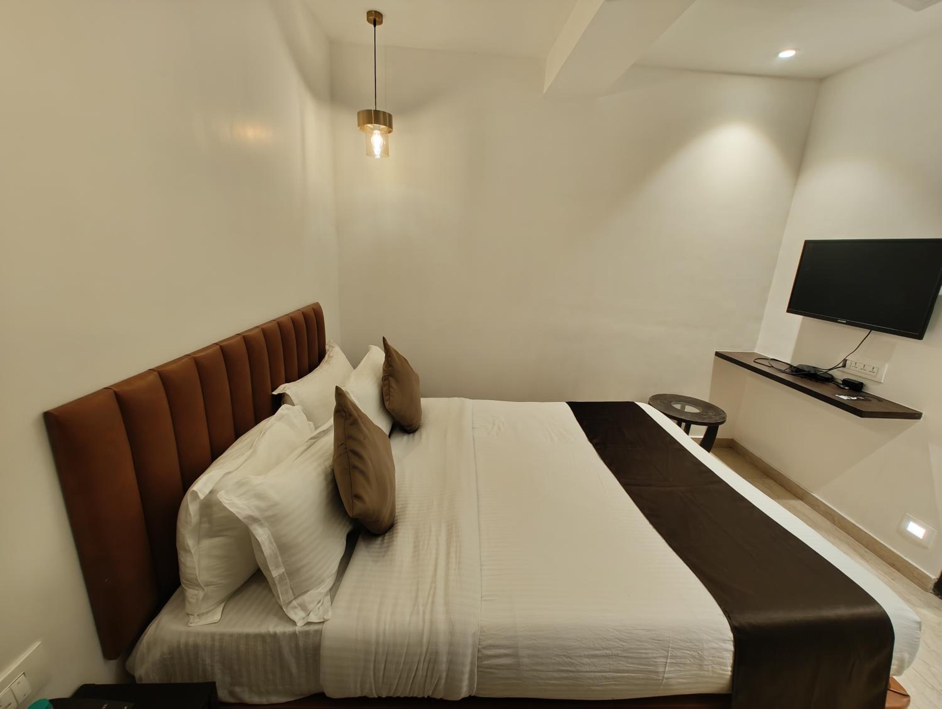 Deluxe Double Room - Photo 7