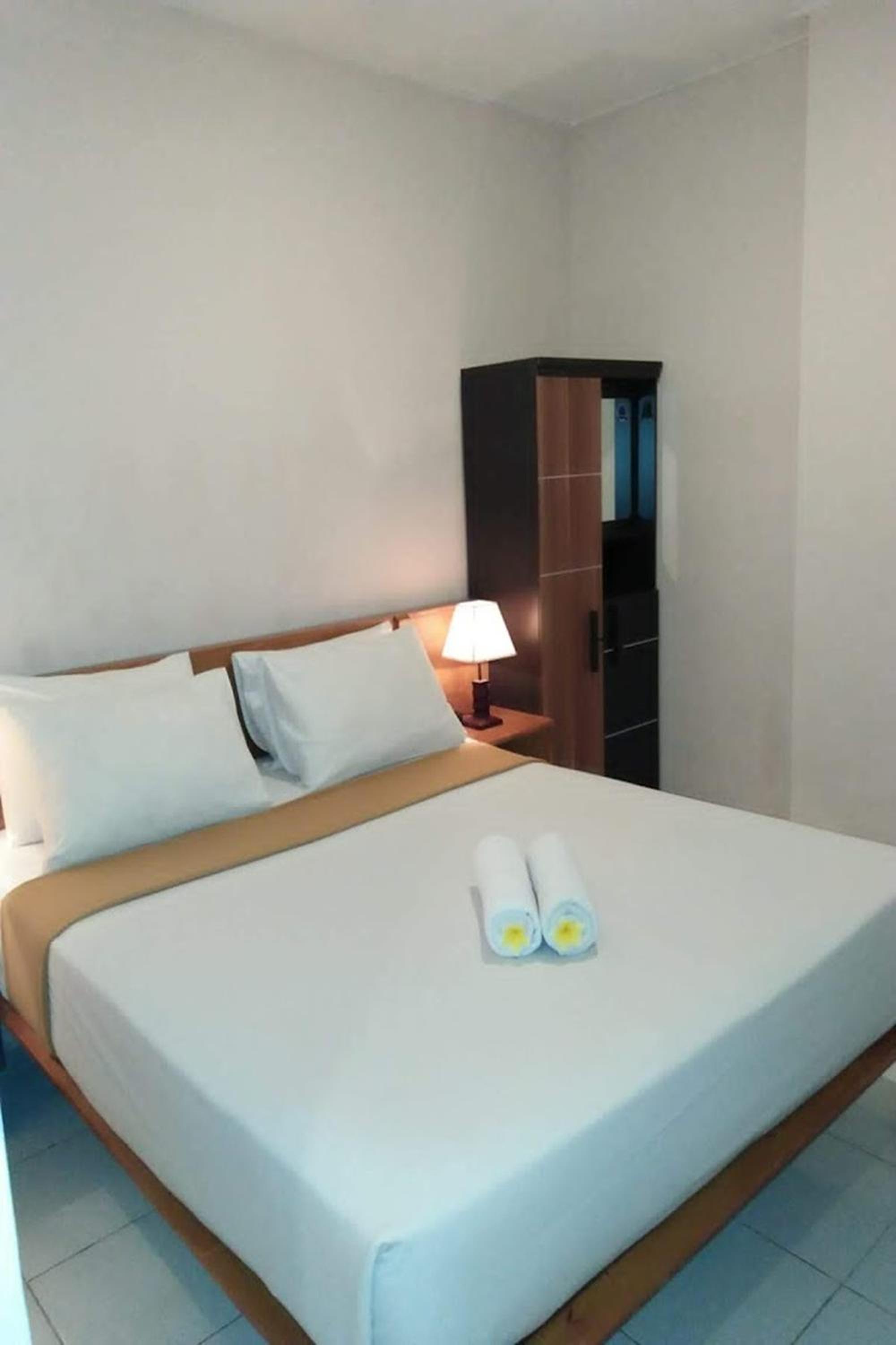 Standard Double Room - Photo 9