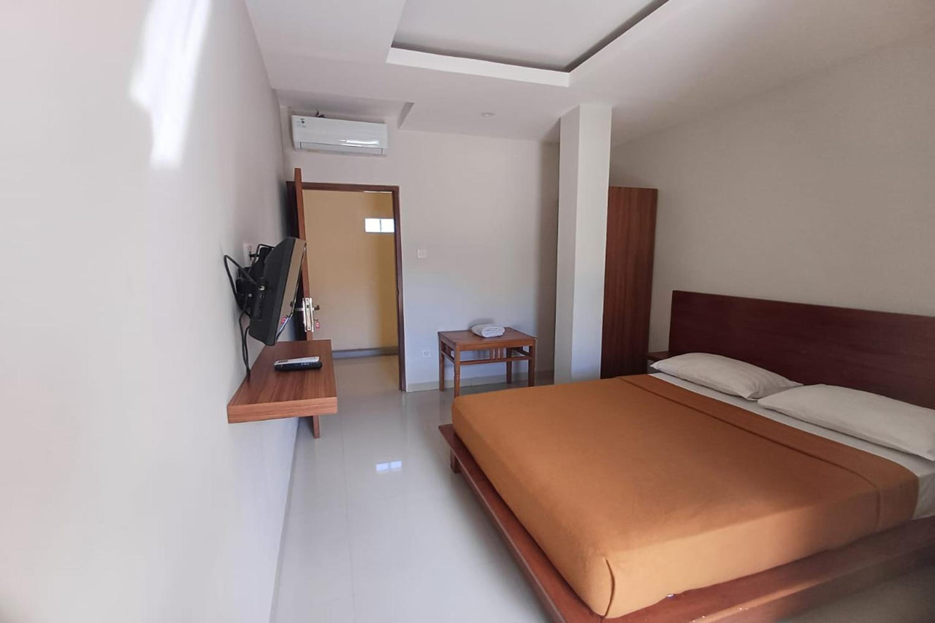 Standard Double Room - Photo 8