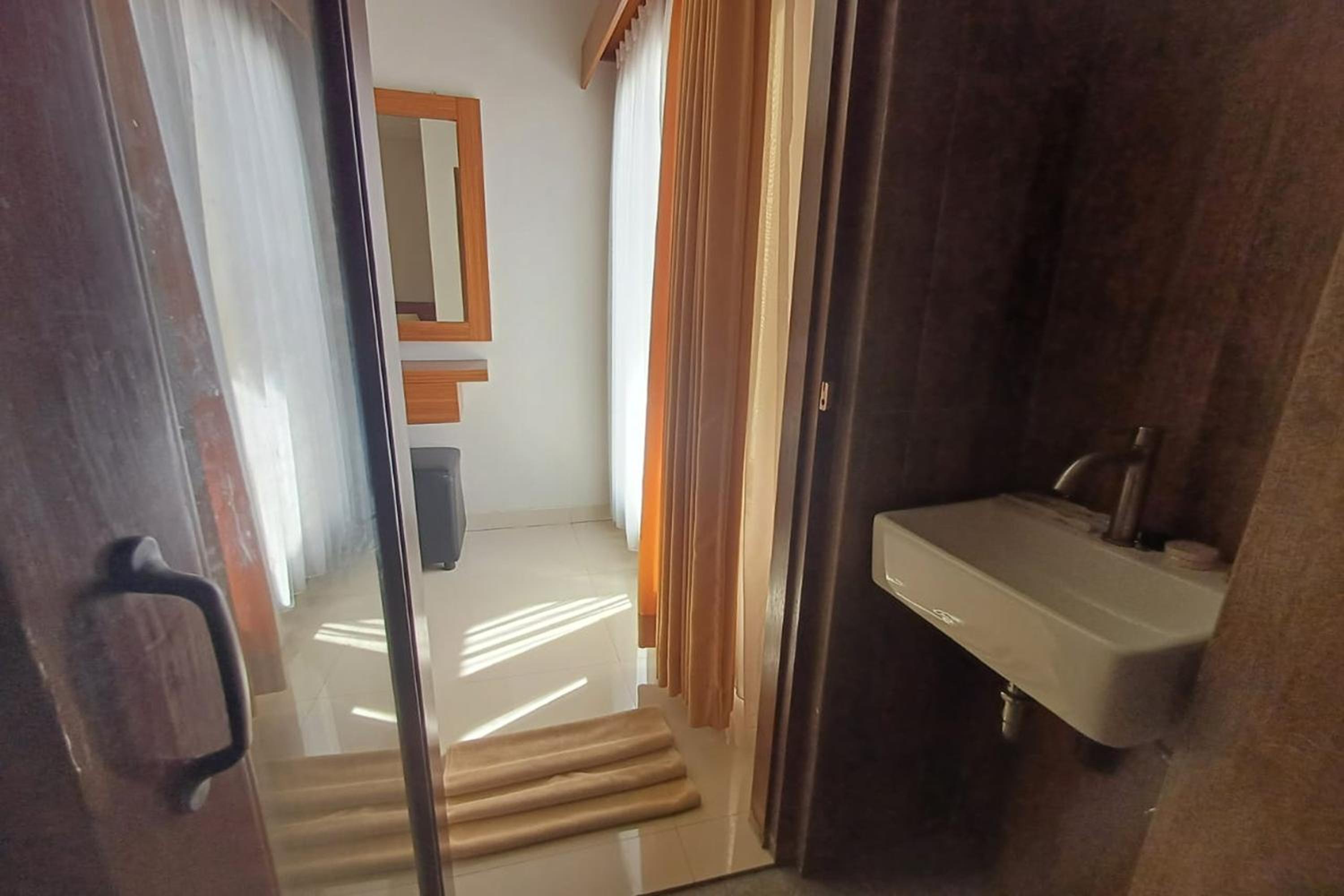 Standard Double Room - Photo 23