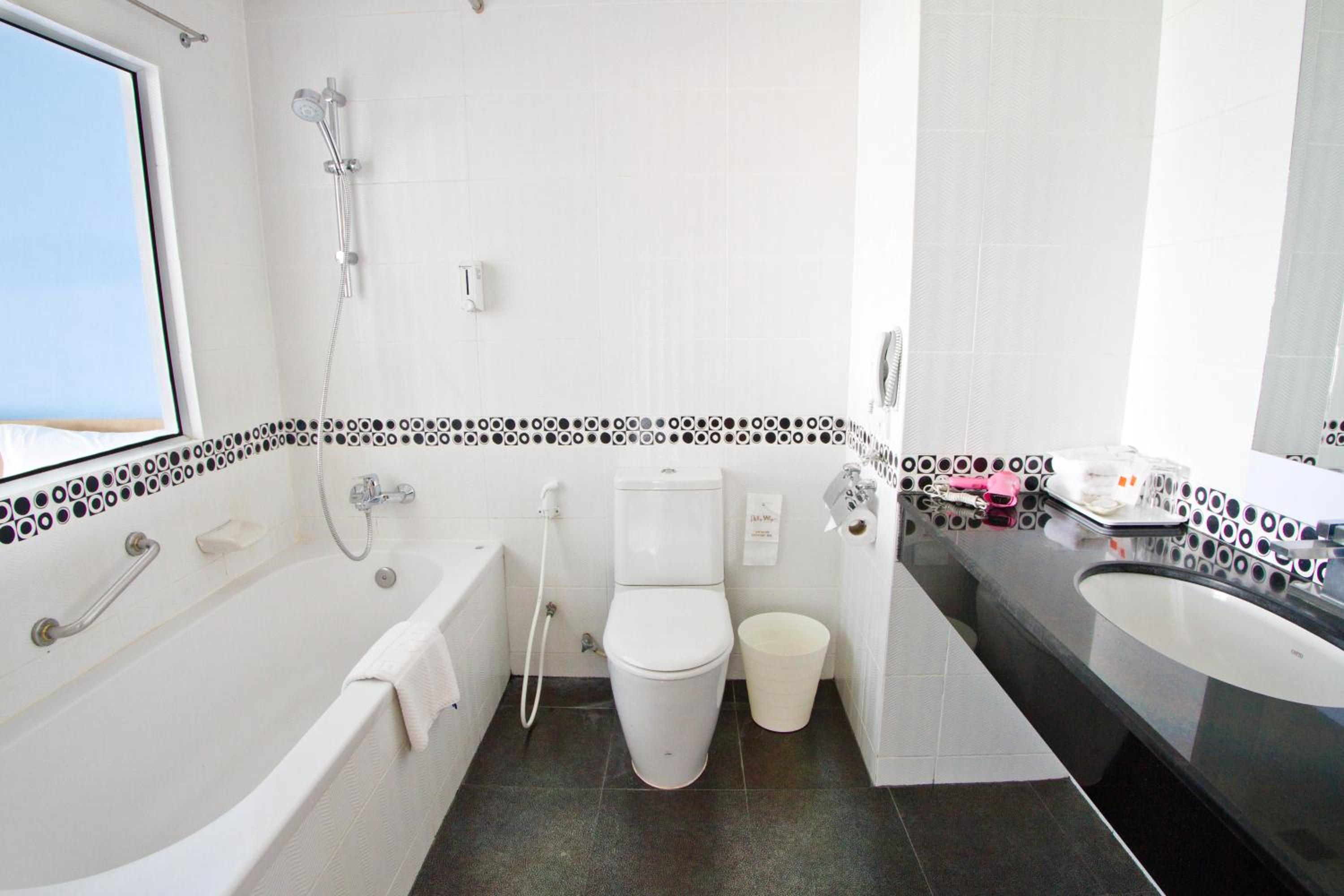 Deluxe Double or Twin Room with Sea View - Photo 14