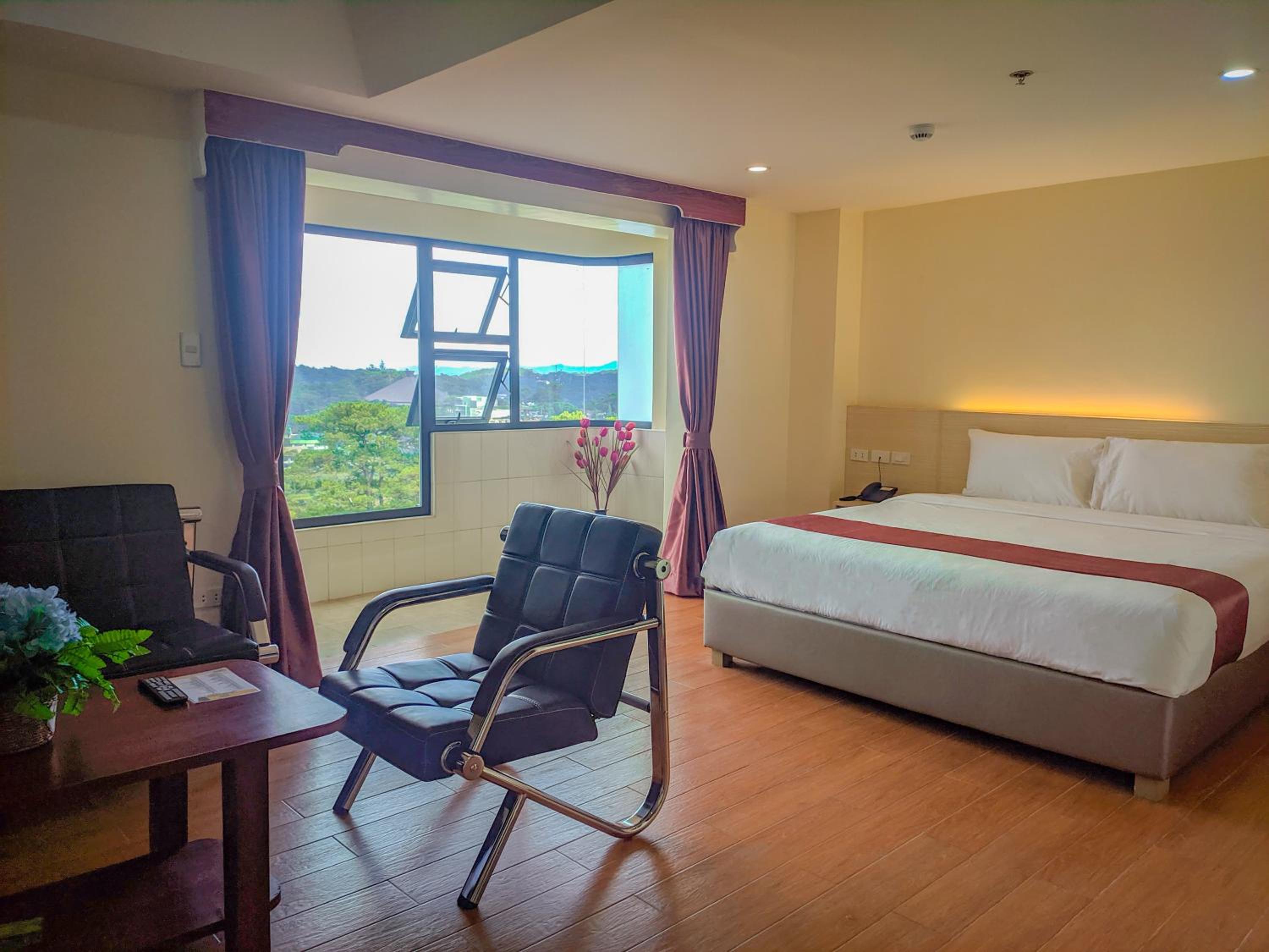 Deluxe Room with City View - Photo 3