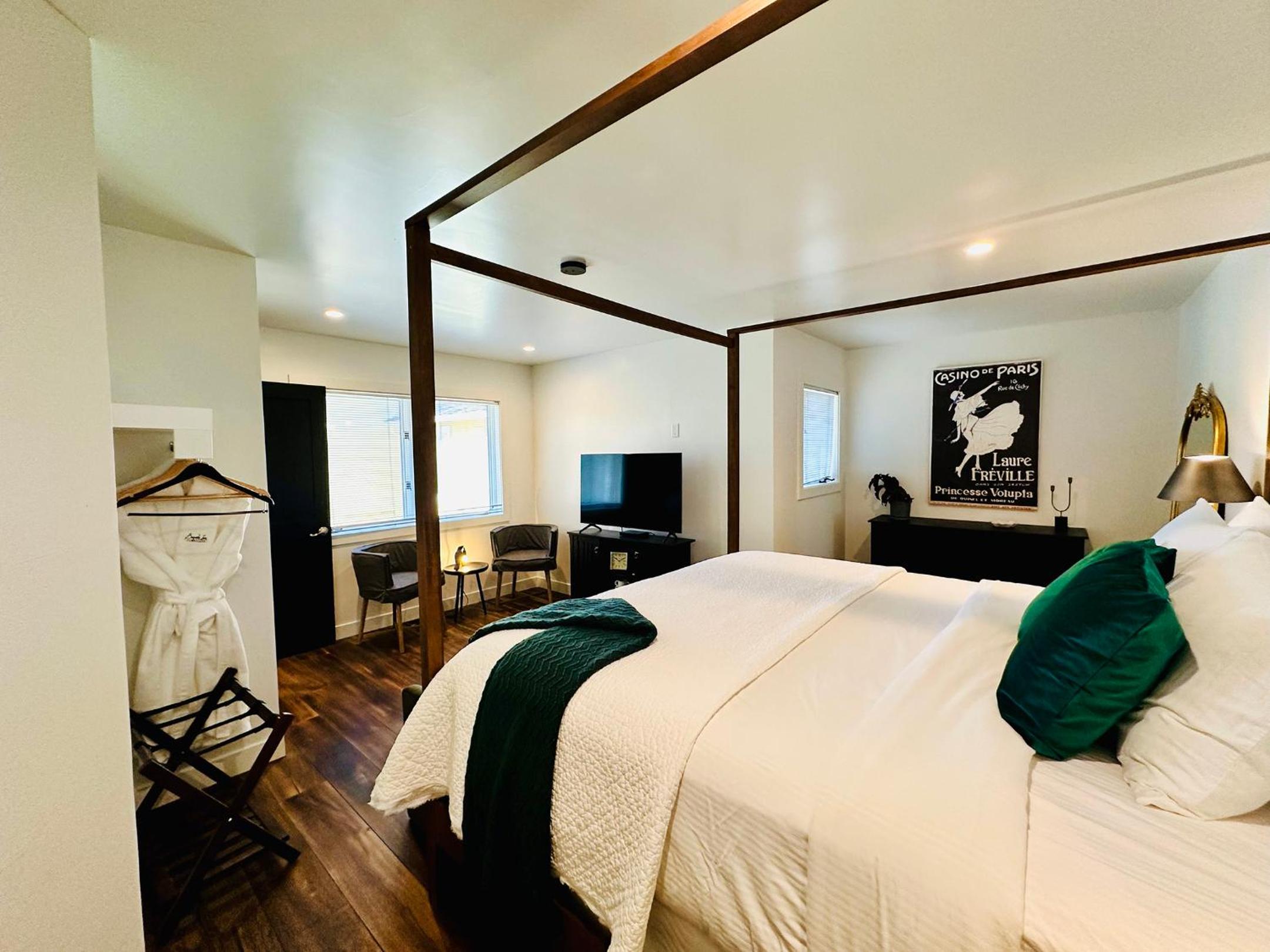 Two-Bedroom Apartment - Photo 3