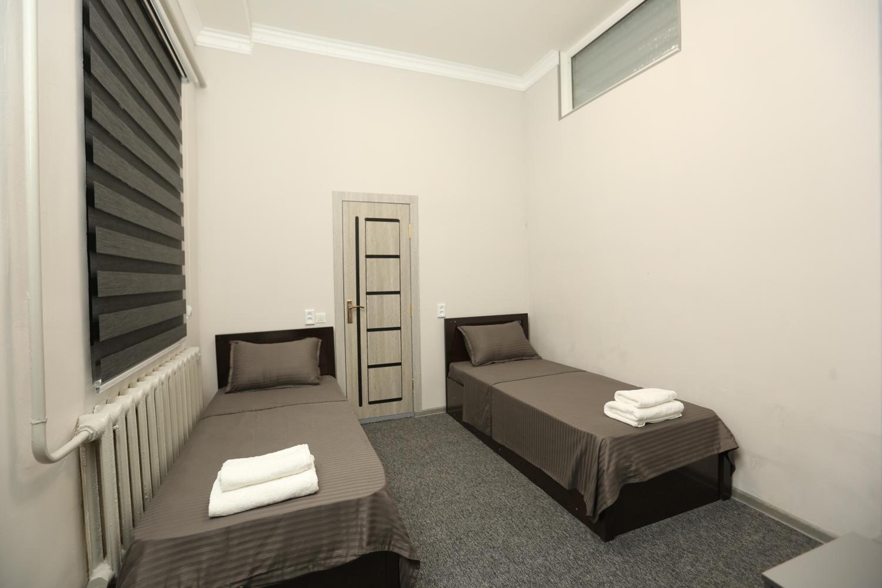 Twin Room with Private Bathroom photo 3