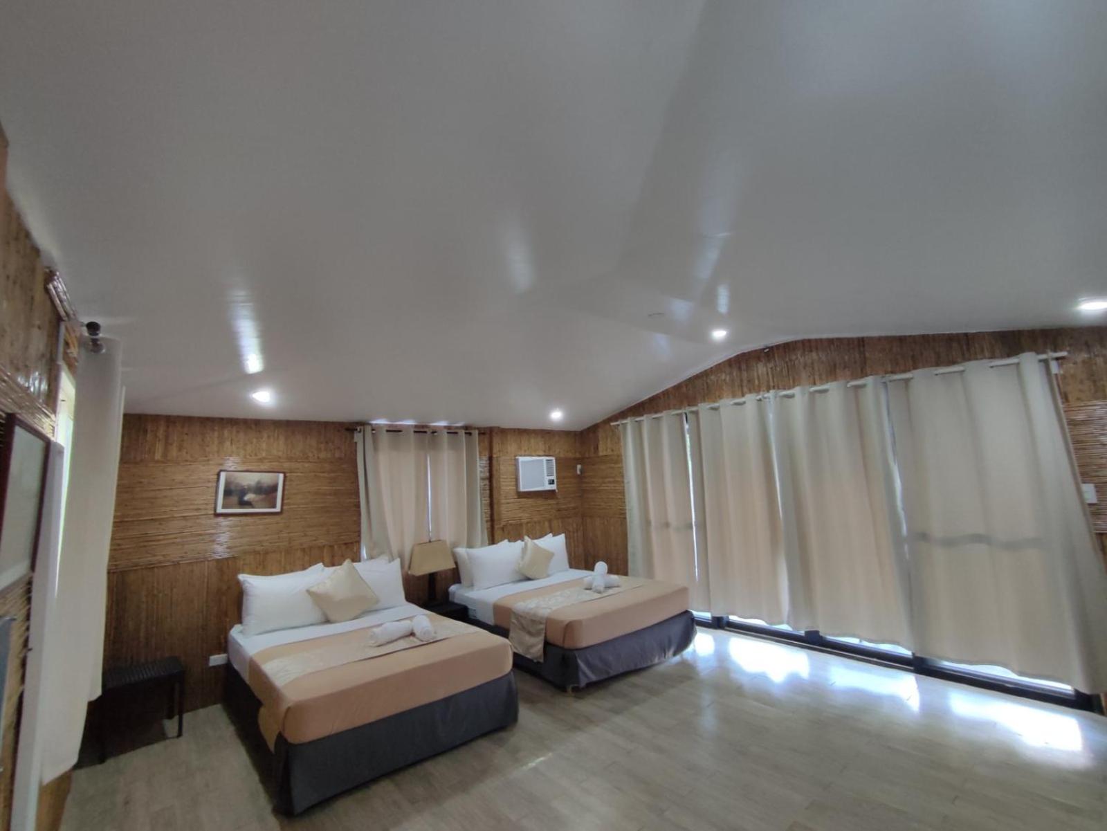Superior Queen Room with Two Queen Beds photo 1