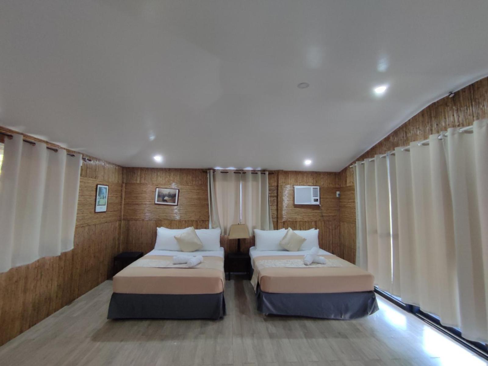 Superior Queen Room with Two Queen Beds photo 3
