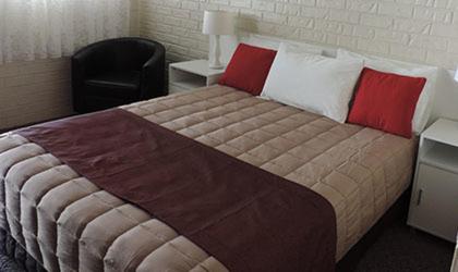 Queen Room photo 2