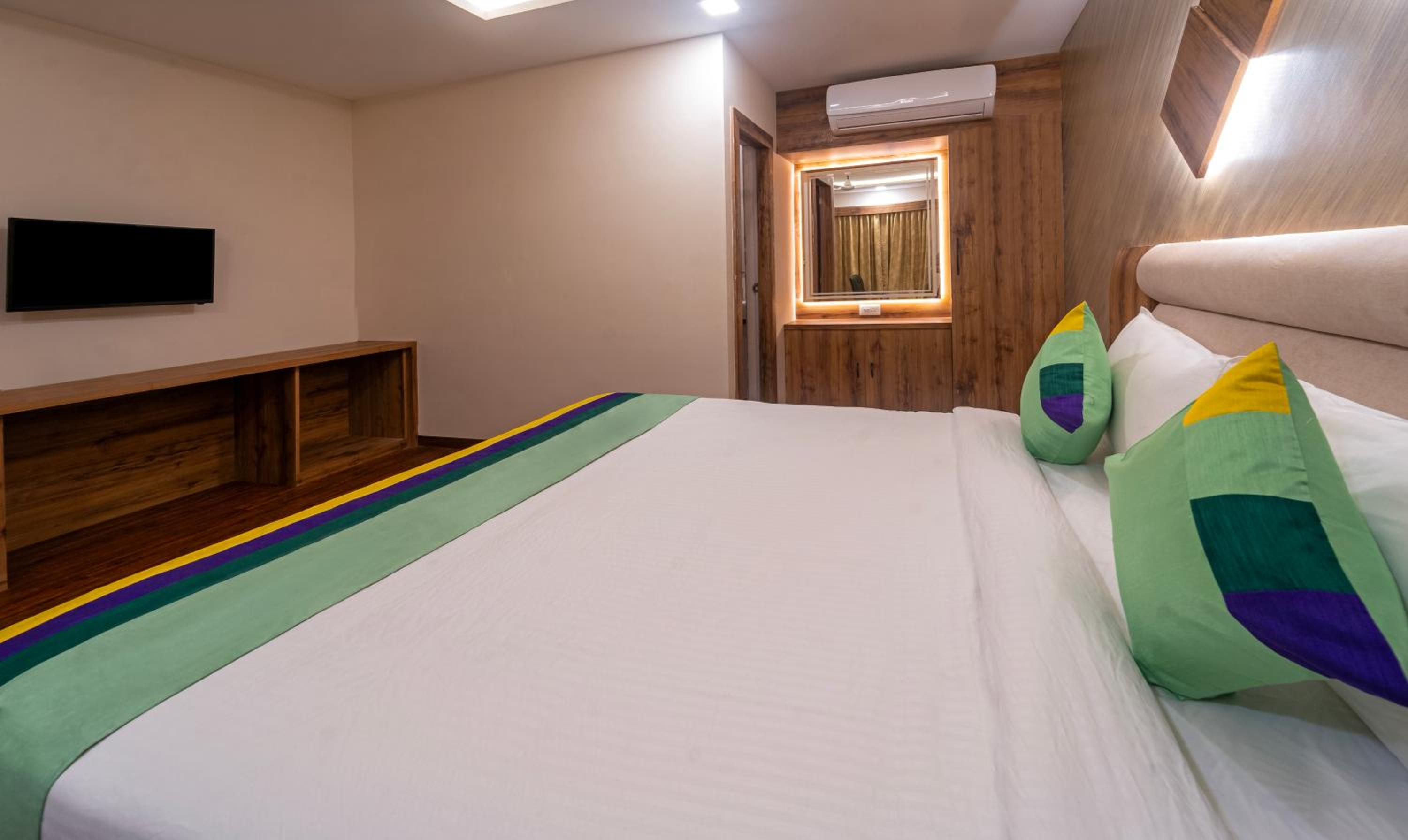 Deluxe Room With Pool View photo 3