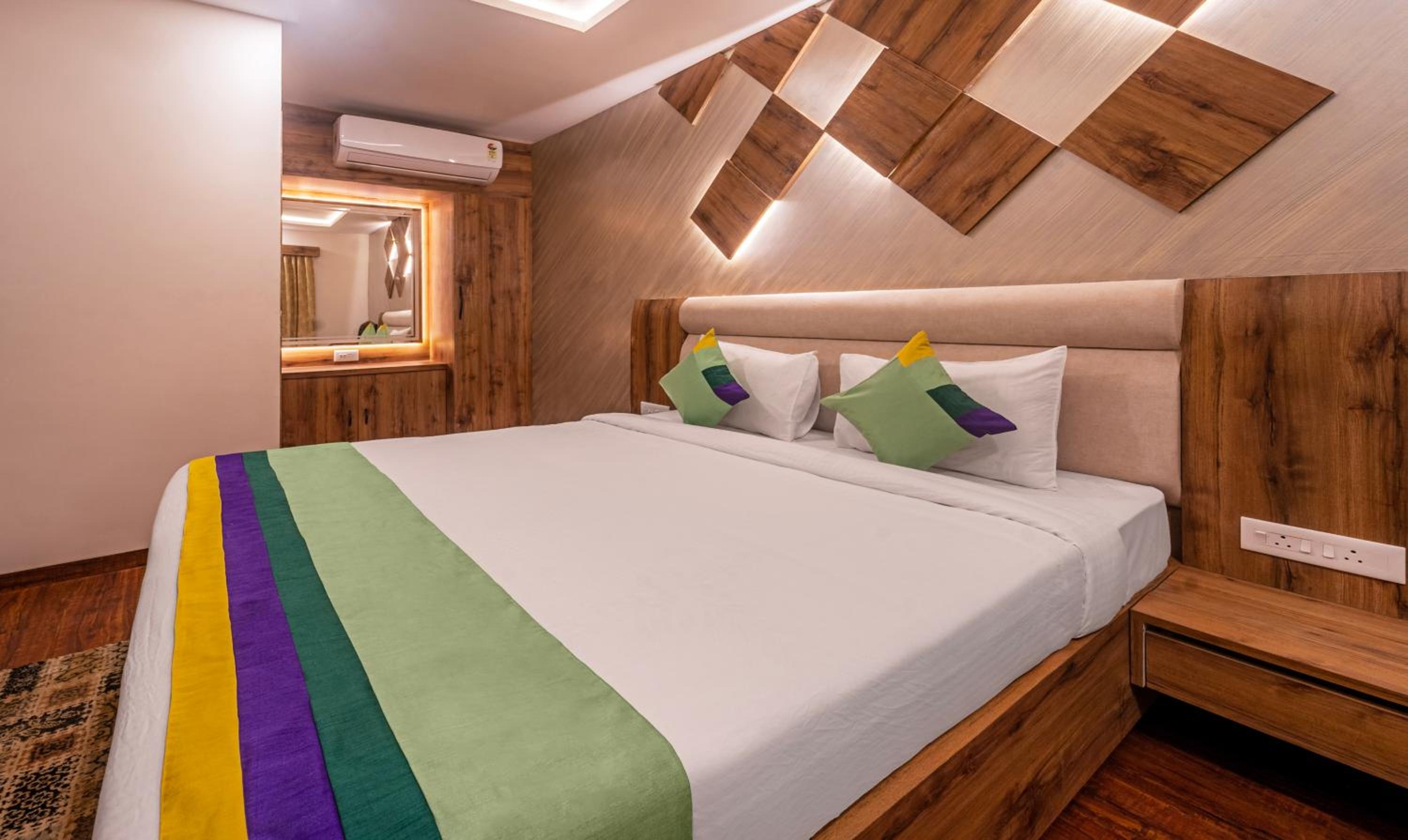 Deluxe Room With Pool View photo 2