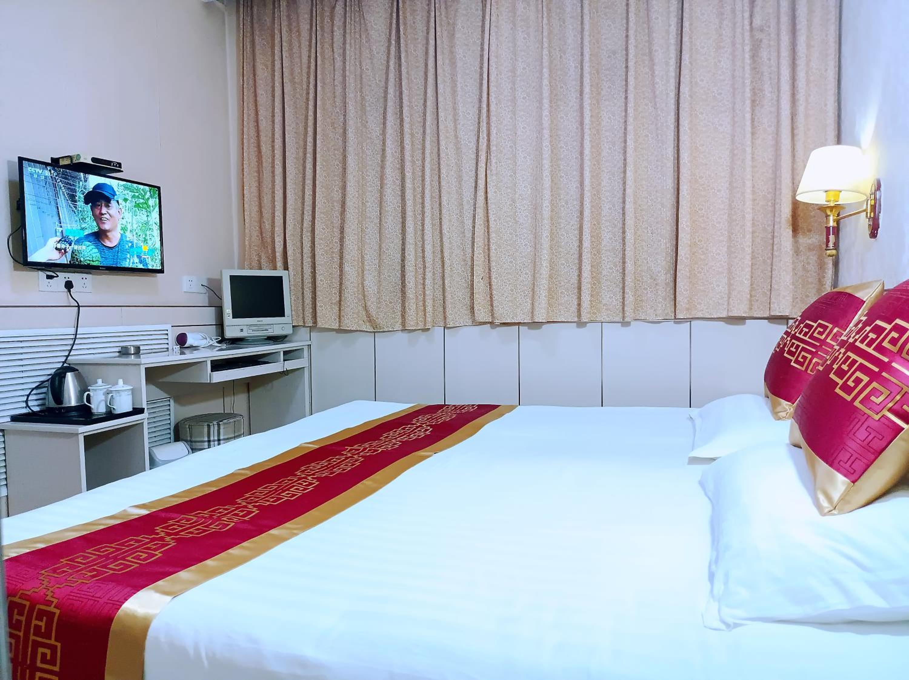 Deluxe Queen Room