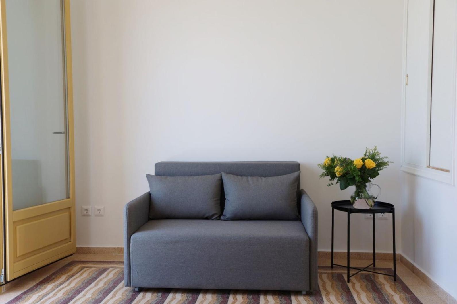 One-Bedroom Apartment photo 1