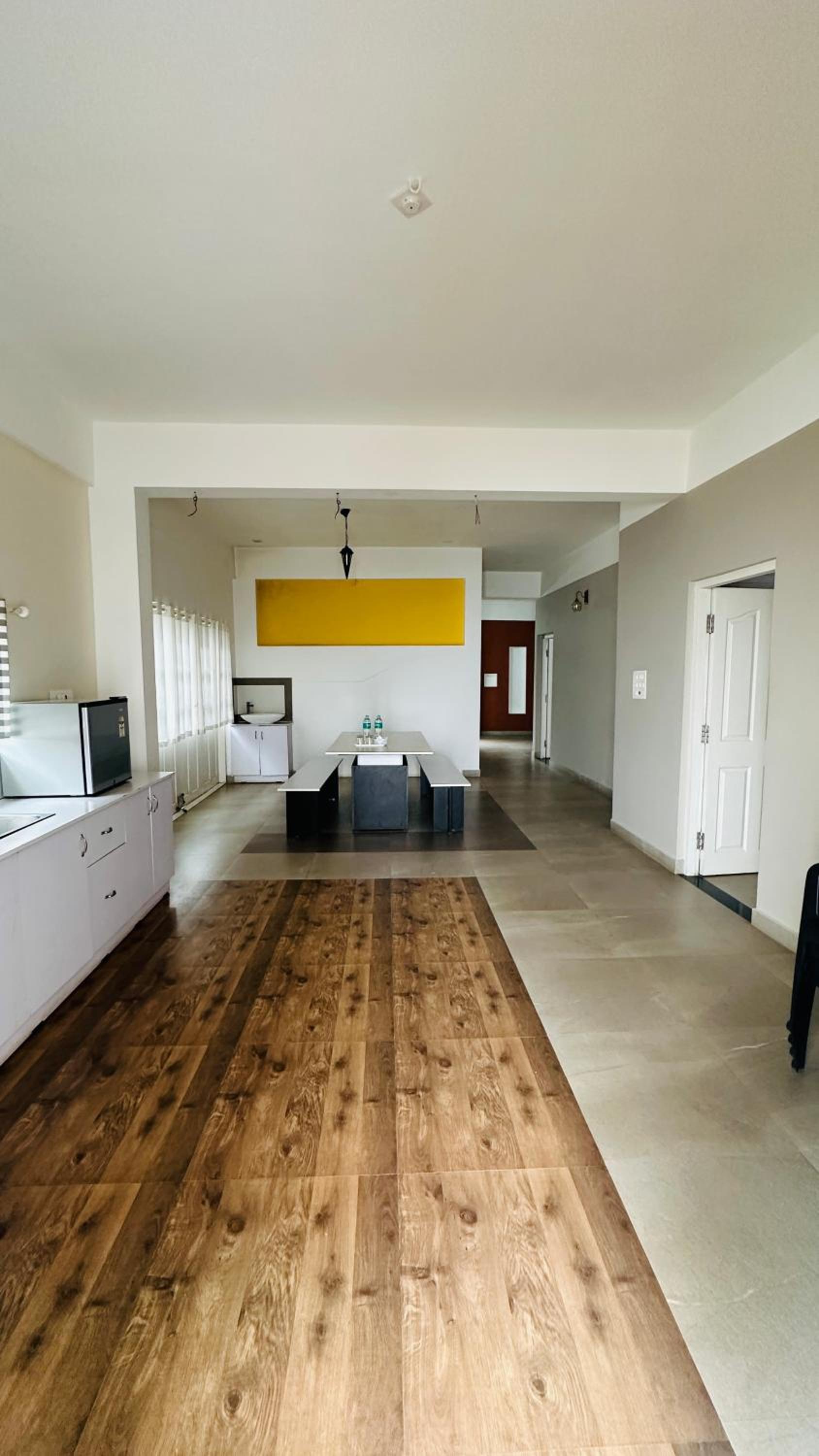 Two-Bedroom Apartment with Mountain View - Photo 12