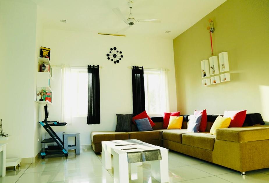 Two-Bedroom Apartment with Mountain View - Photo 13