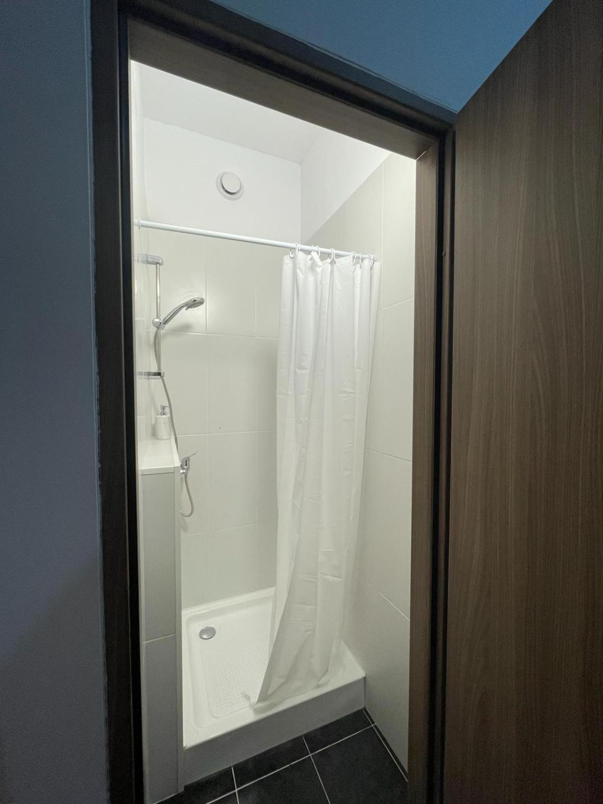 One-Bedroom Suite - Photo 5