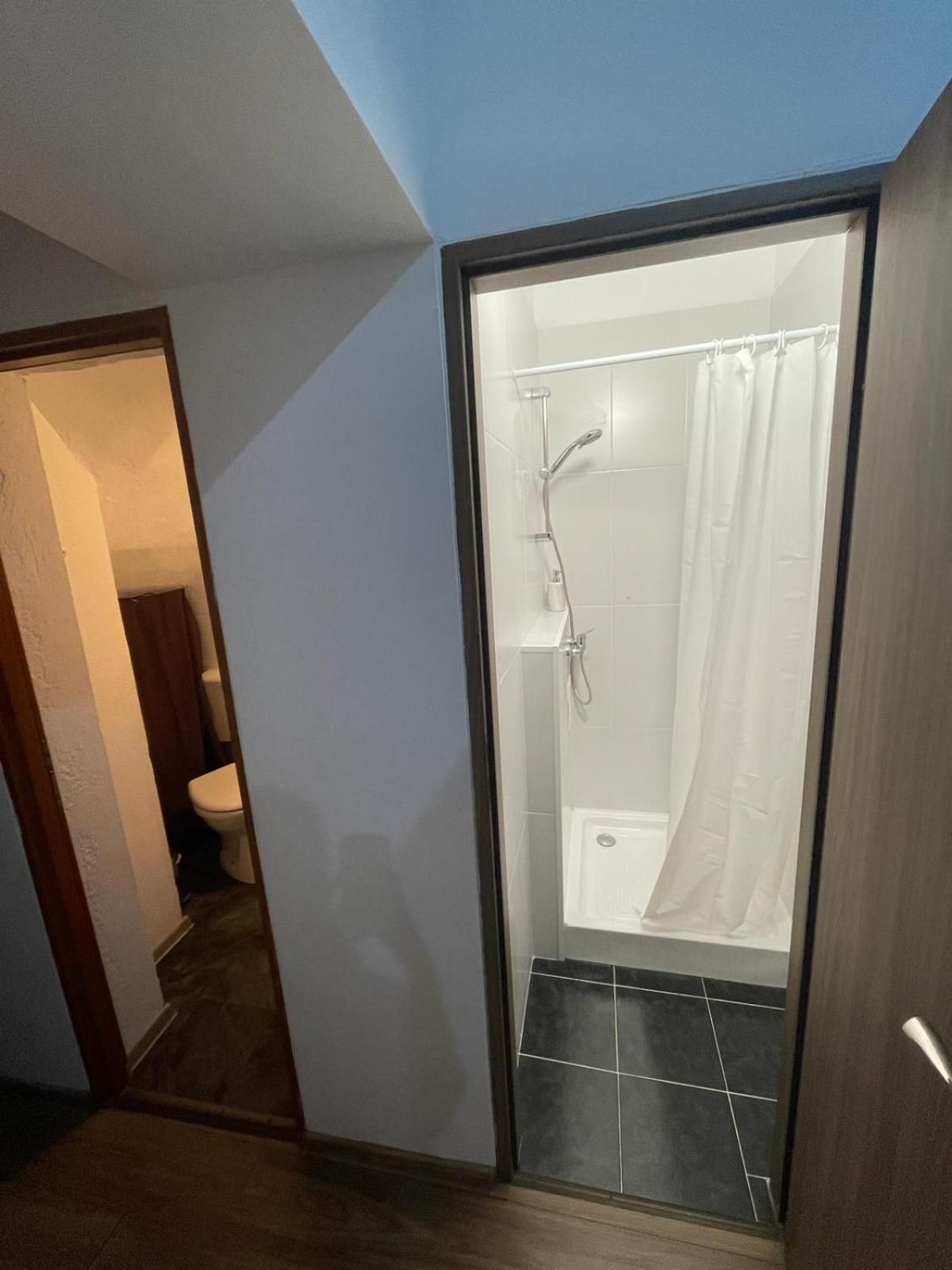 One-Bedroom Suite - Photo 6