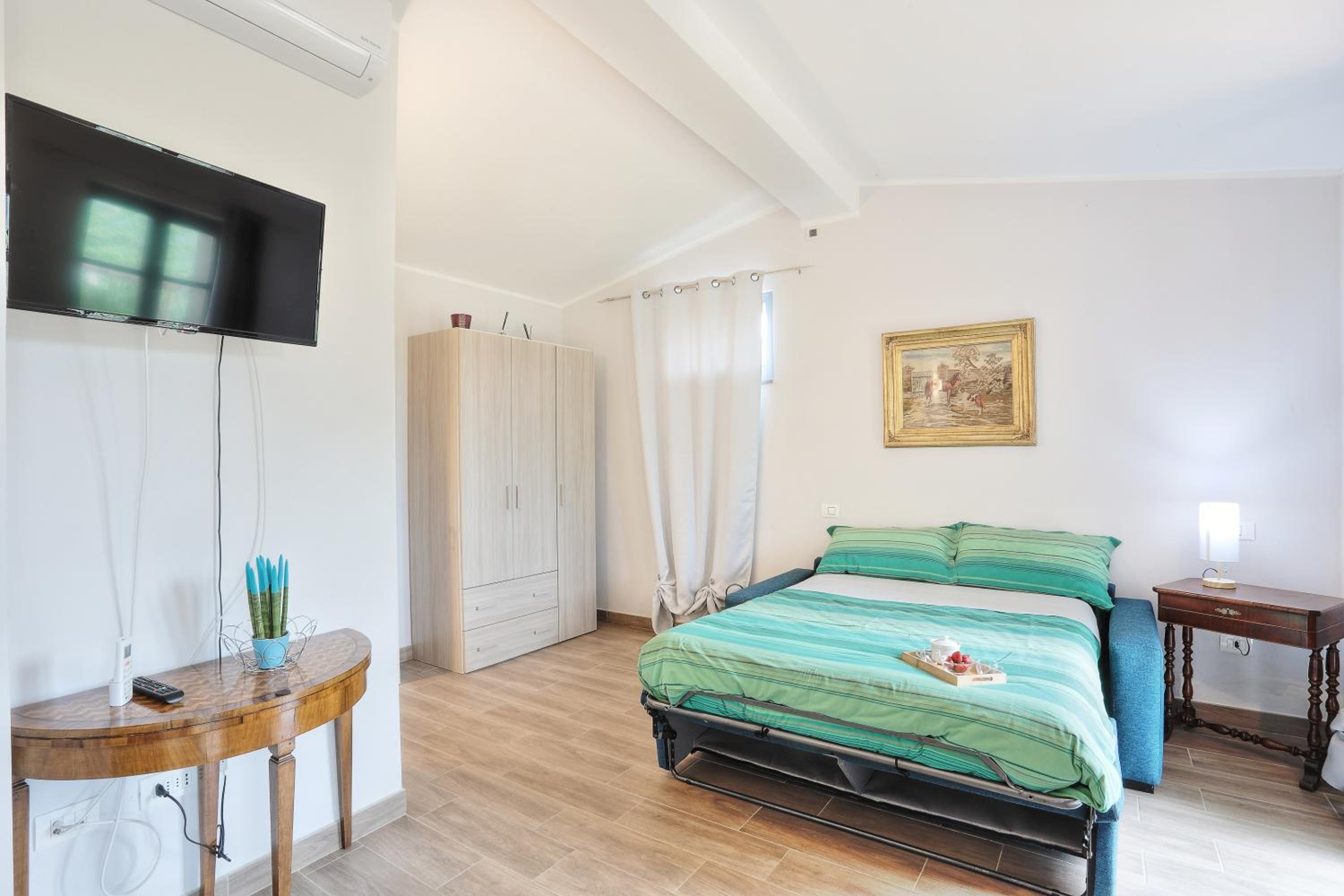Studio Apartment photo 2
