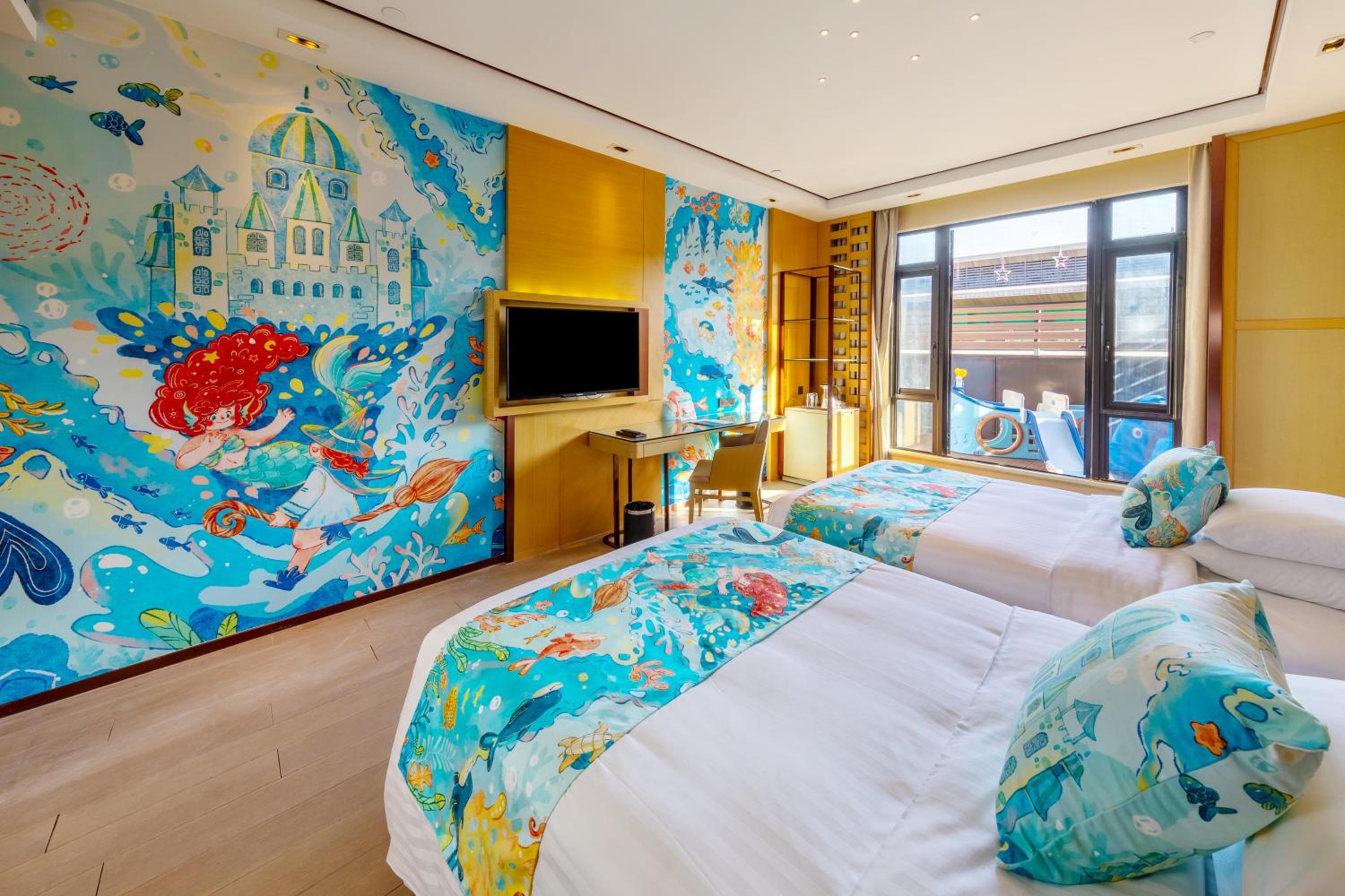 Premier Double Room with Two Double Beds and Balcony 2