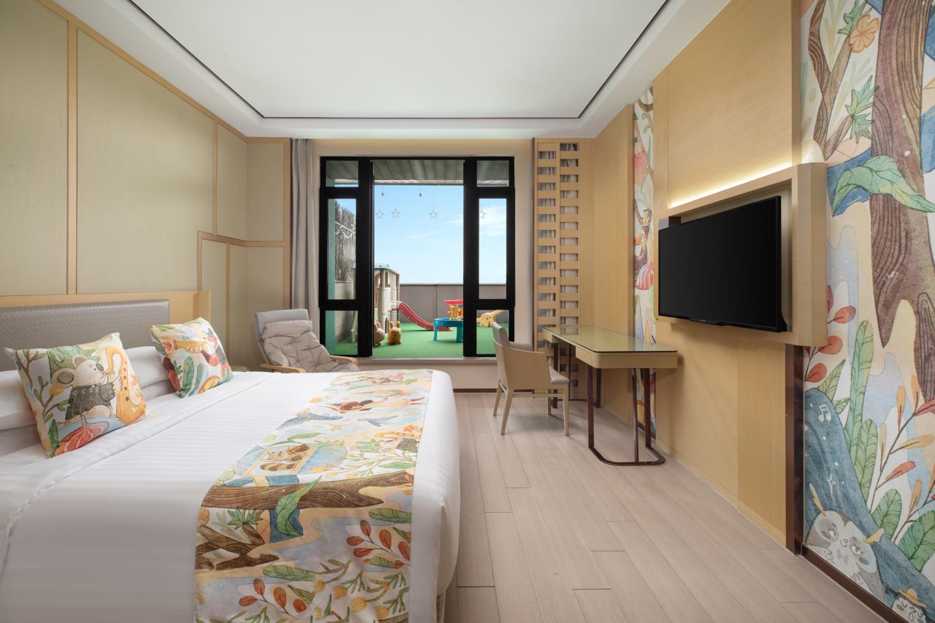 Deluxe King Room with Balcony - Forest Hut