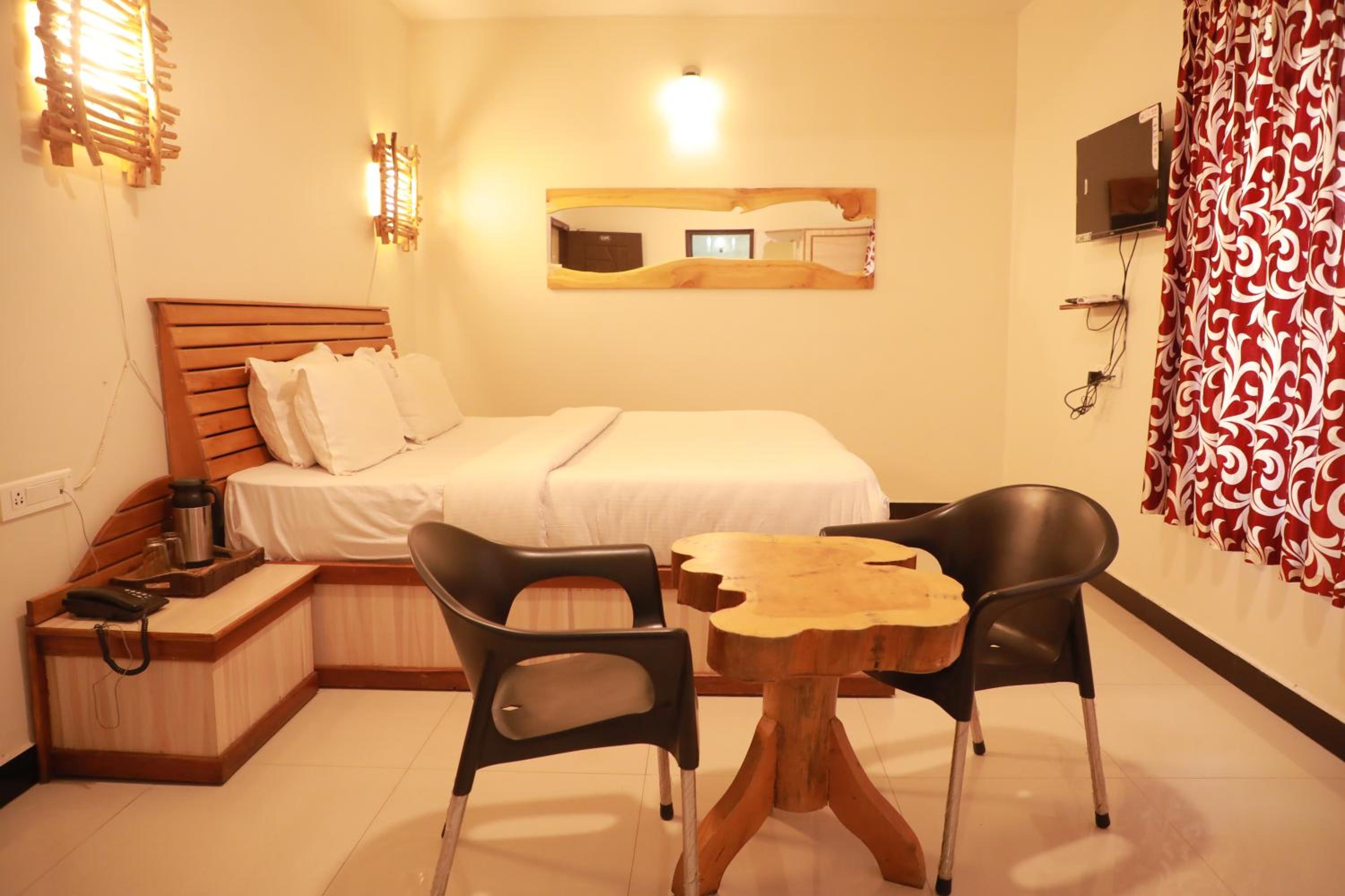 Deluxe Double Room (2 Adults + 1 Child) photo 1