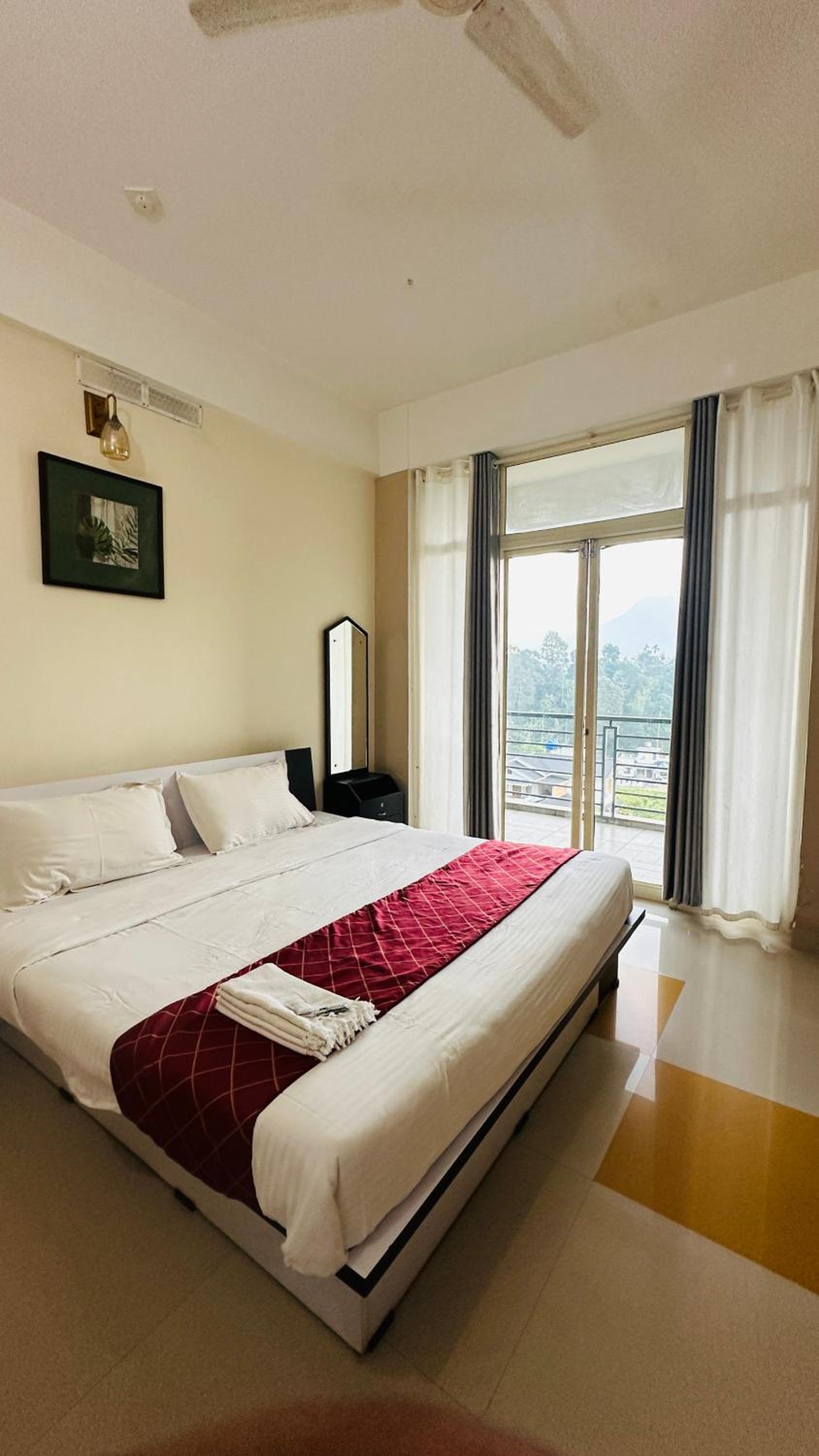 Two-Bedroom Apartment with Mountain View - Photo 18