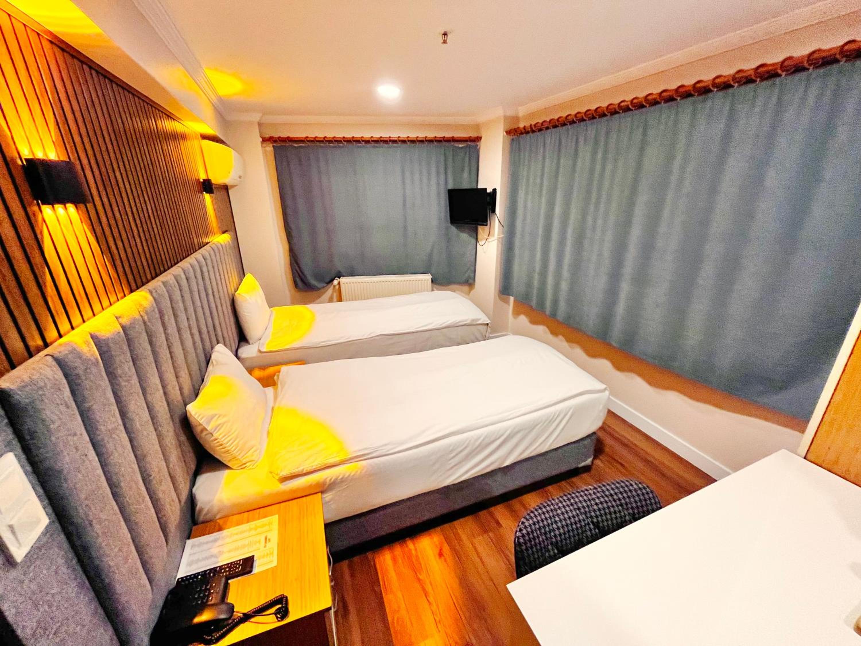 Deluxe Twin Room photo 2