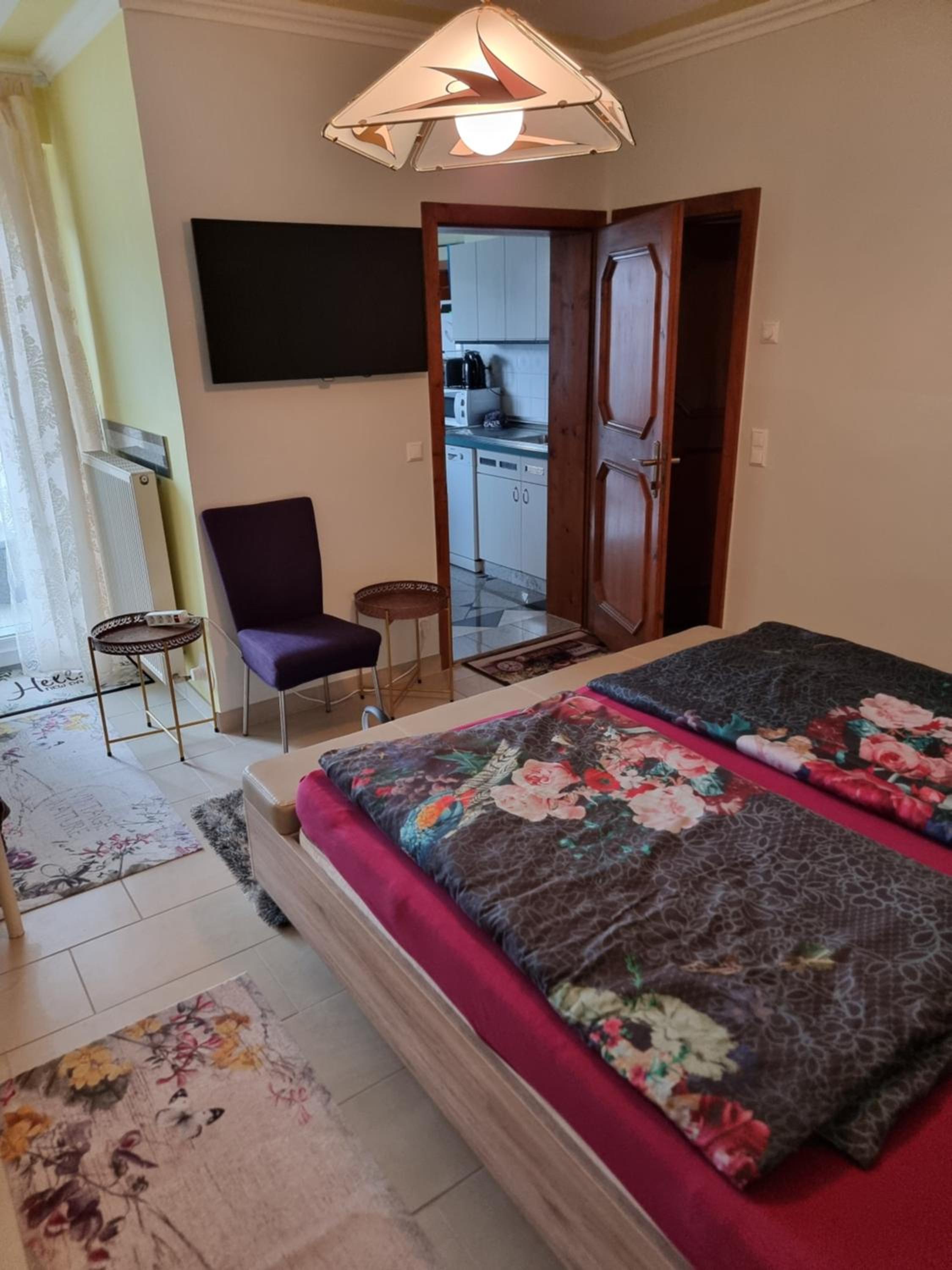 Apartment with Terrace - R1