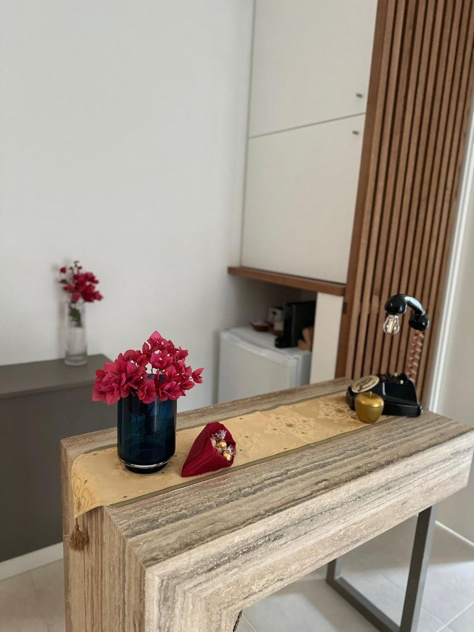 Queen Room with Balcony photo 2
