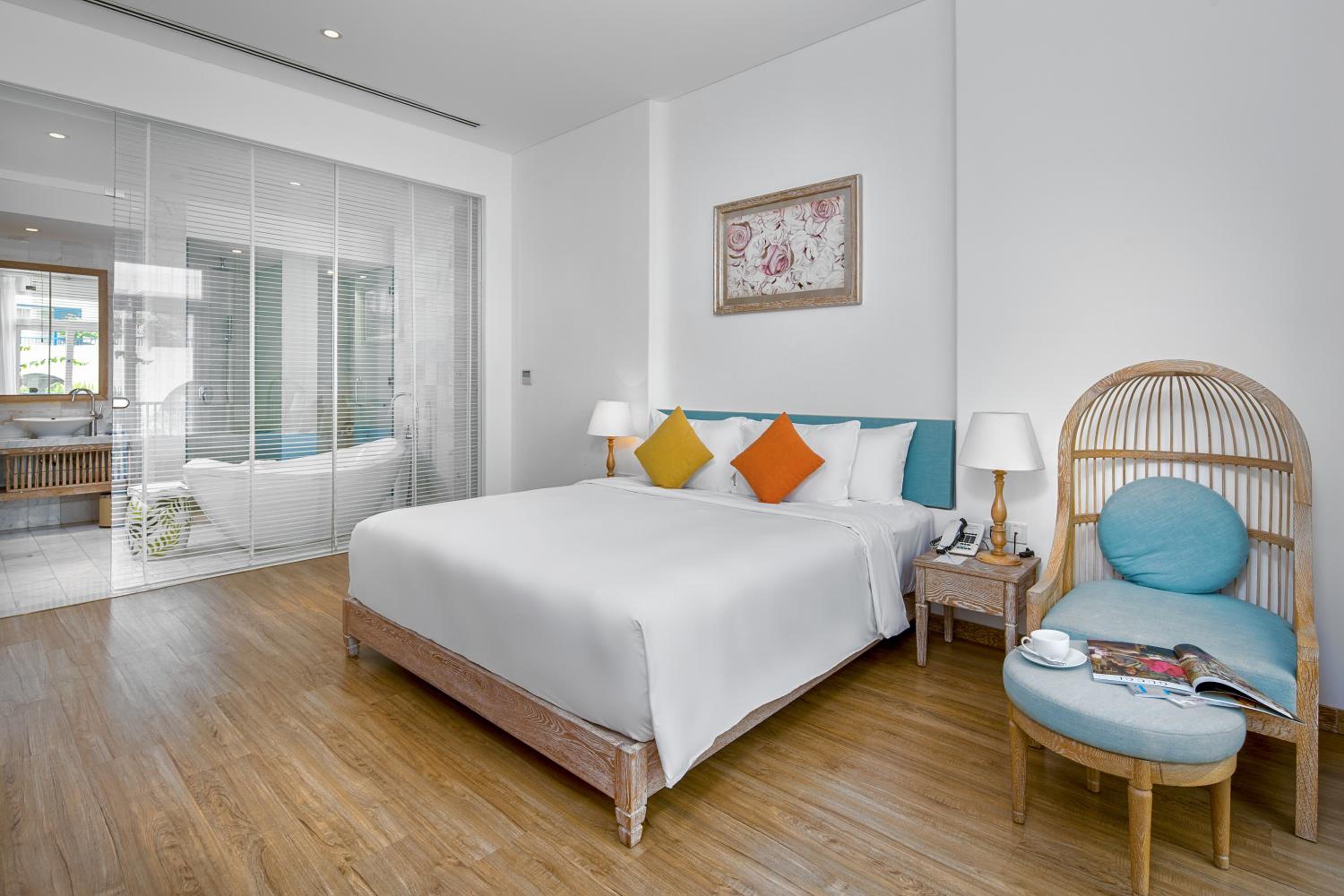 Santorin Suite with Balcony - Pool/City View photo 2