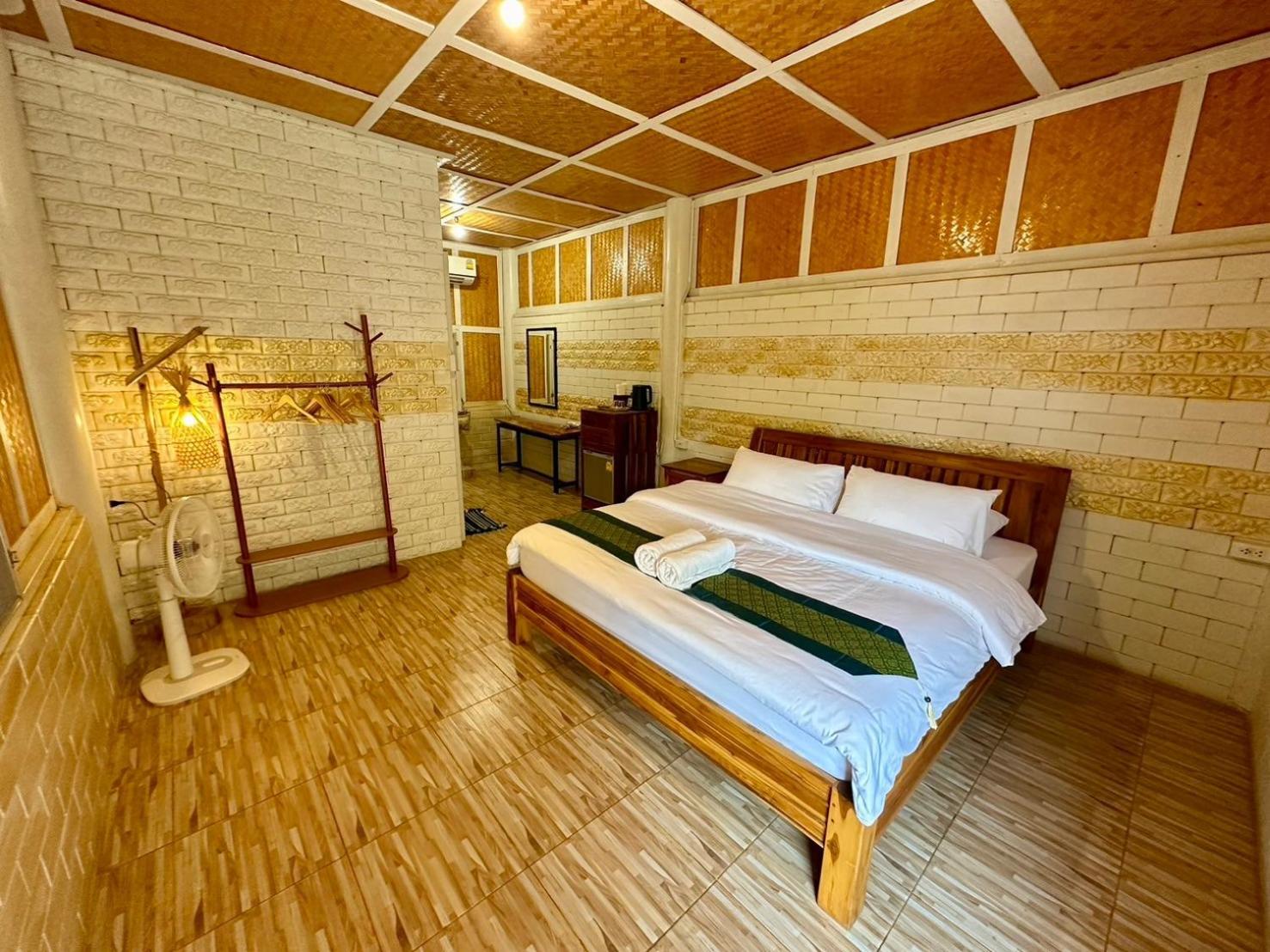 Standard Double Room - Photo 19