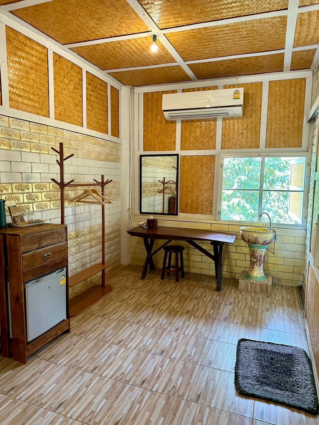 Standard Double Room - Photo 13