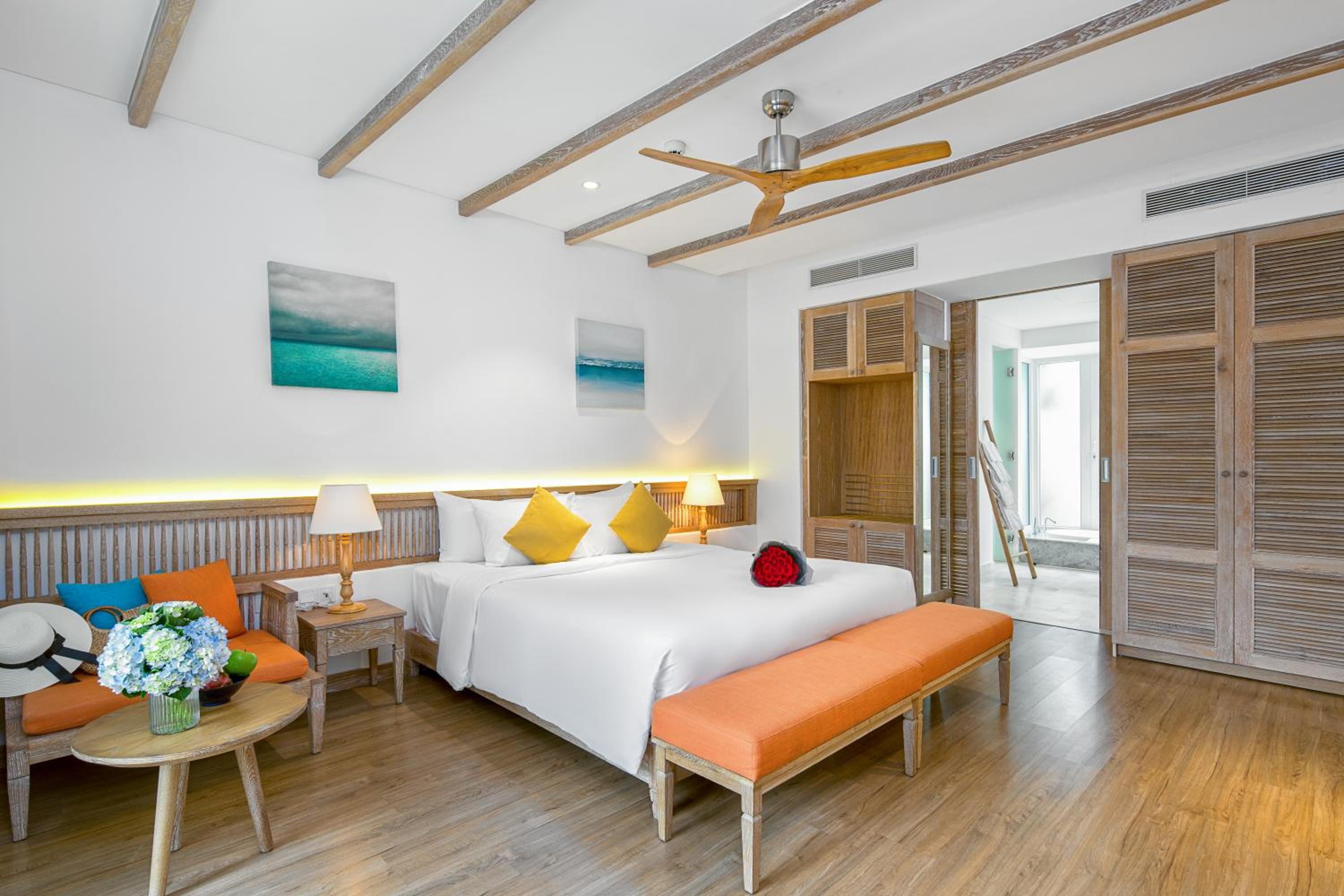 King Junior Suite with Terrace and Bathtub